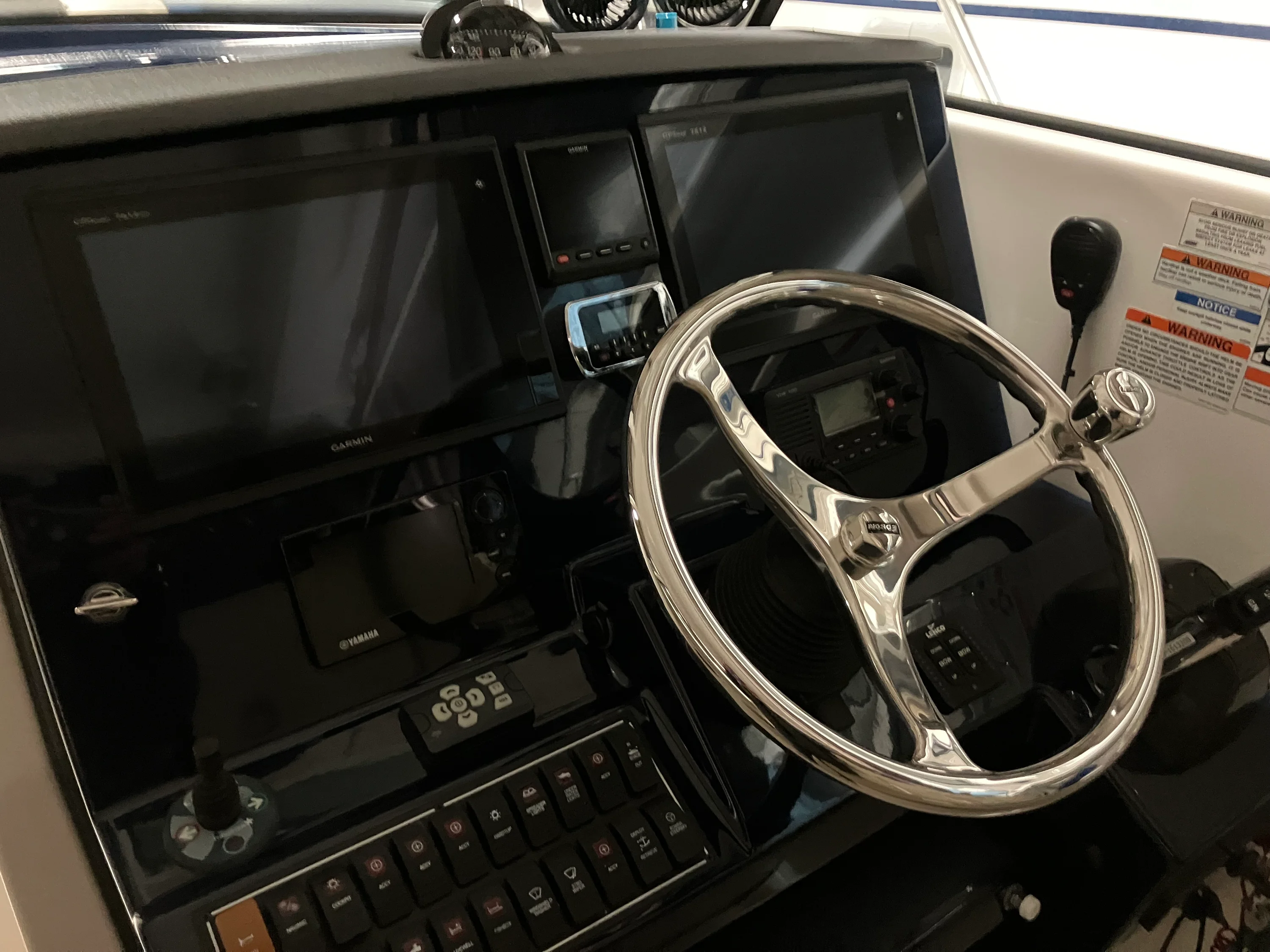 2016 Pursuit DC 325 Dual Console Image Thumbnail #23