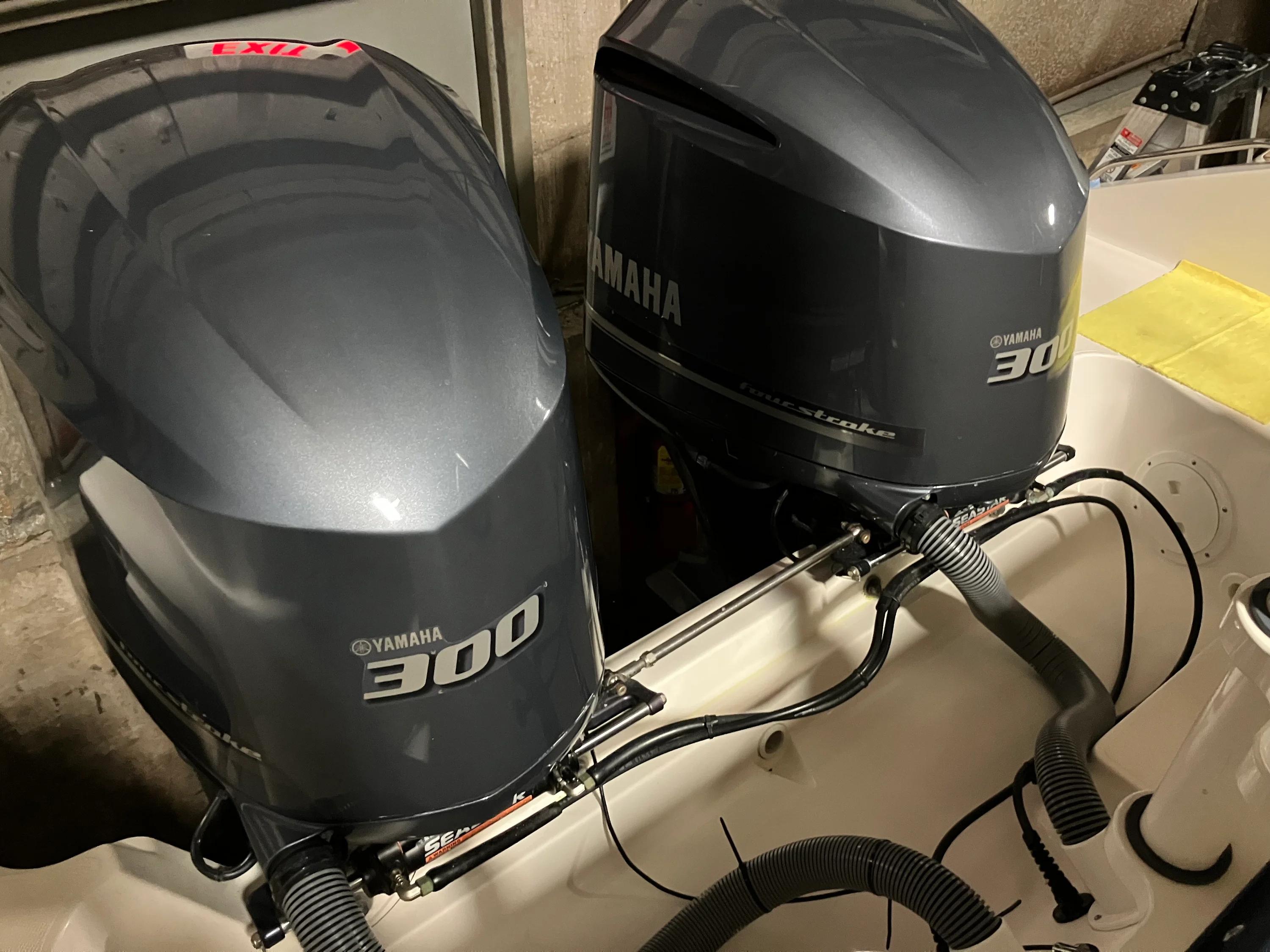 2016 Pursuit DC 325 Dual Console Image Thumbnail #10