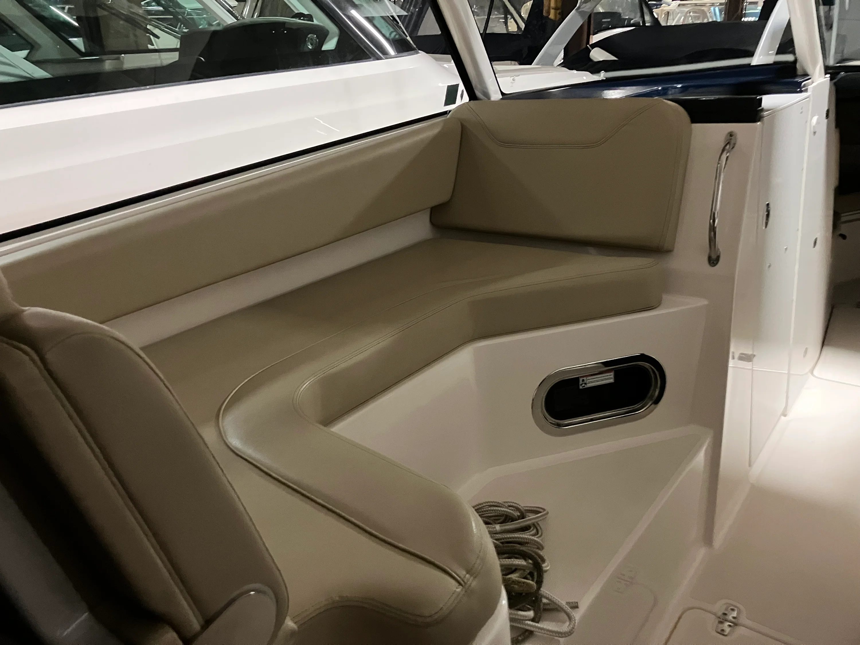 2016 Pursuit DC 325 Dual Console Image Thumbnail #20