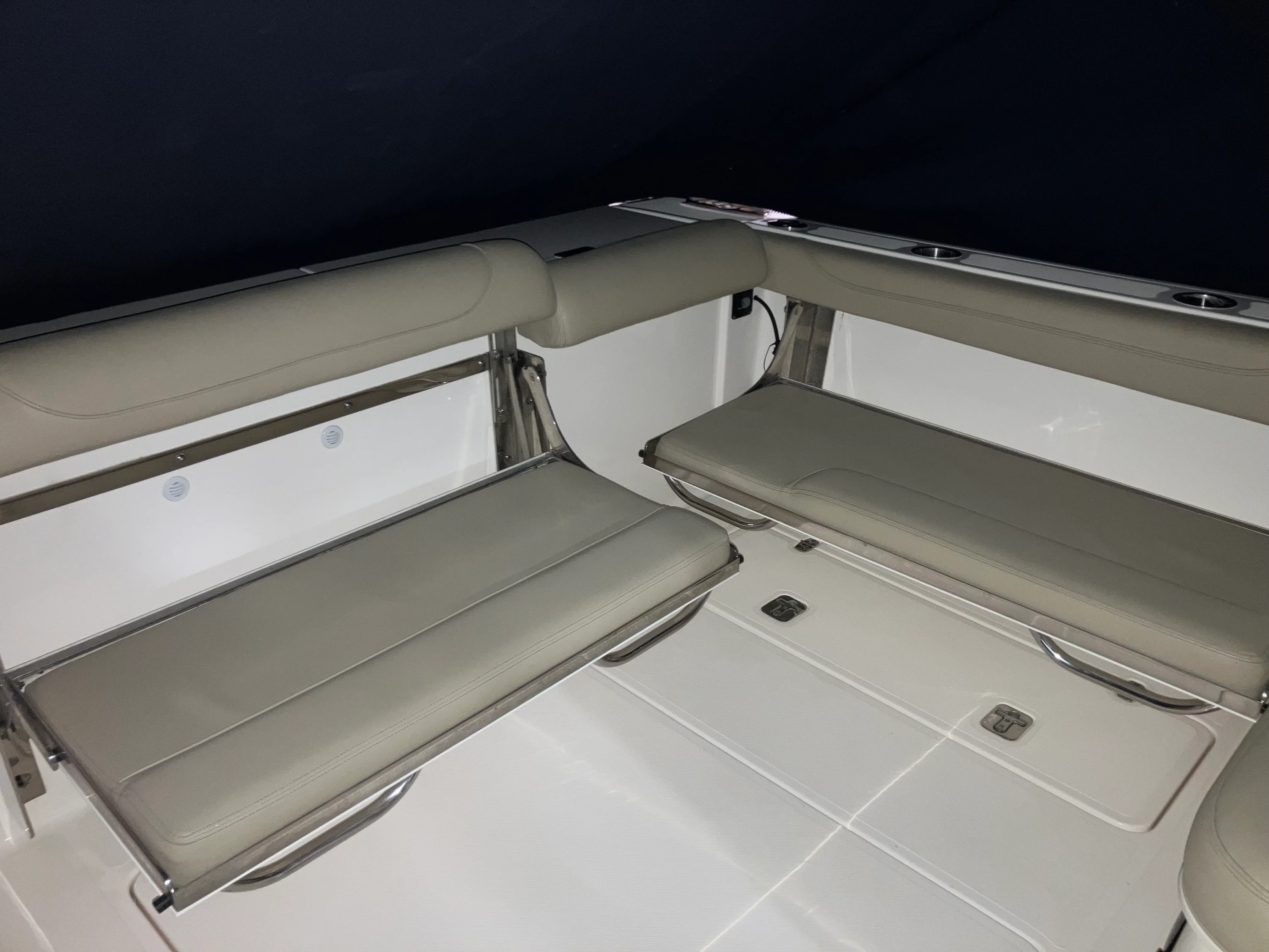 2016 Pursuit DC 325 Dual Console Image Thumbnail #12