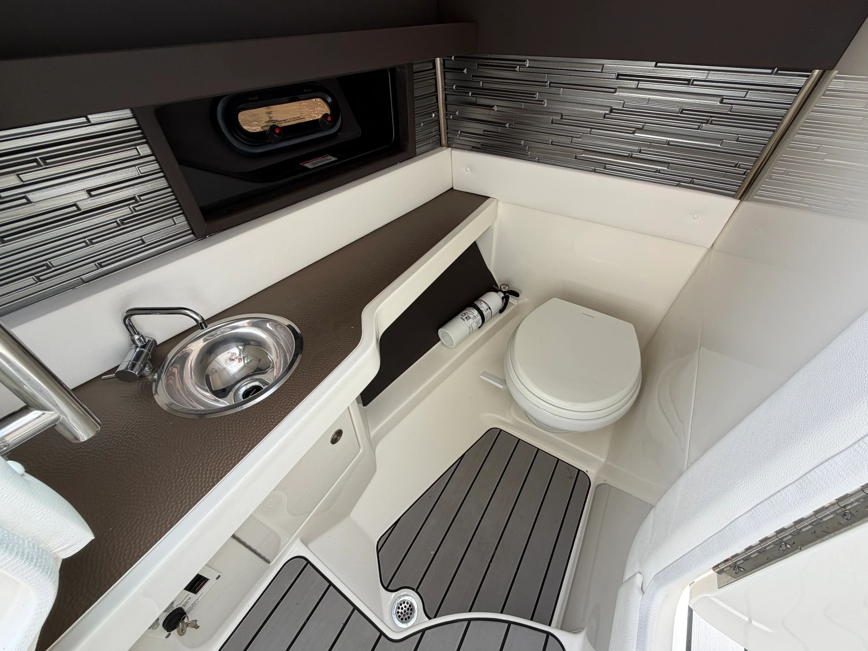 2024 Sea Ray 310 SLX OB Image Thumbnail #42