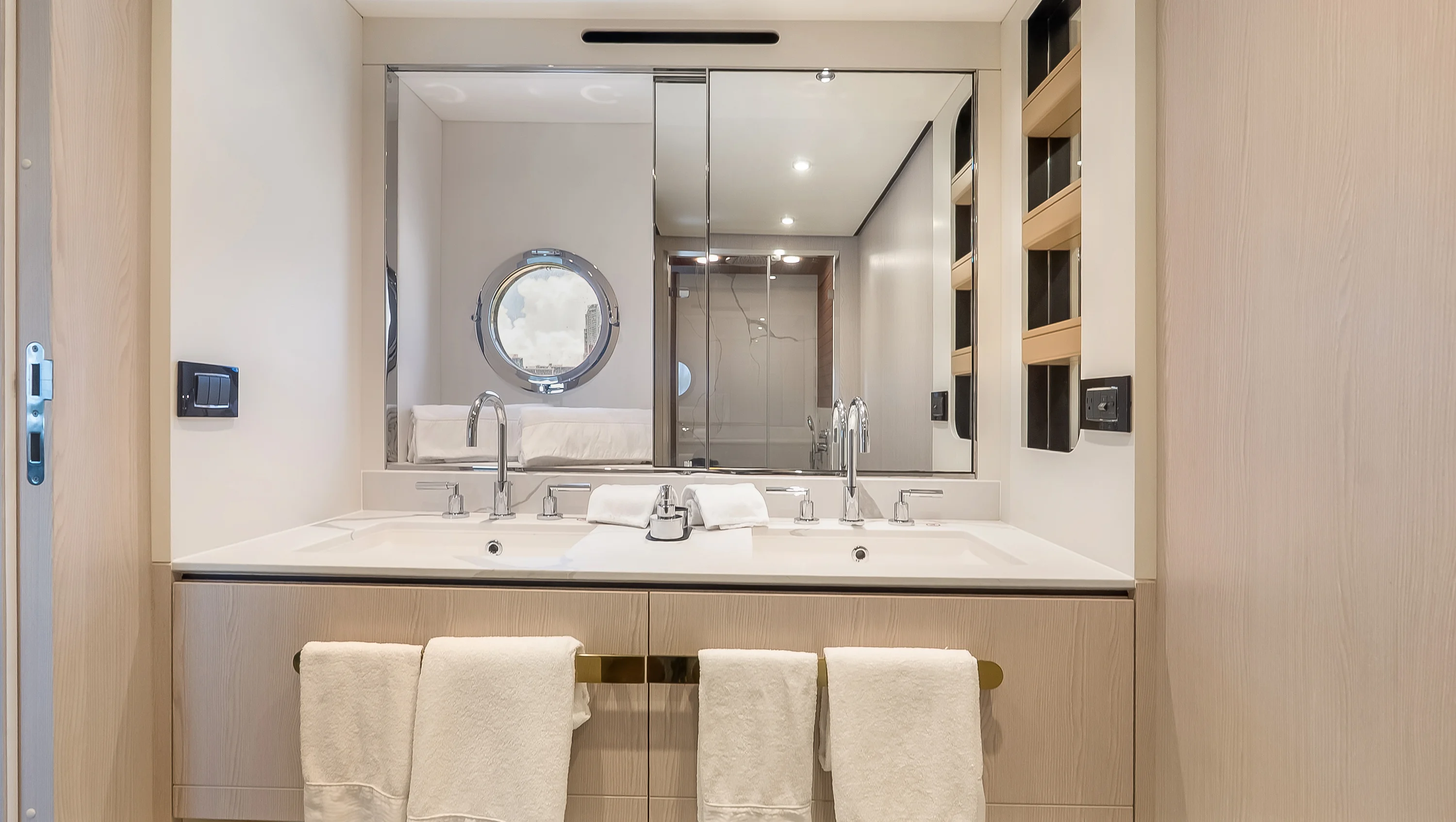 2025 Azimut 78 FLY Image Thumbnail #26