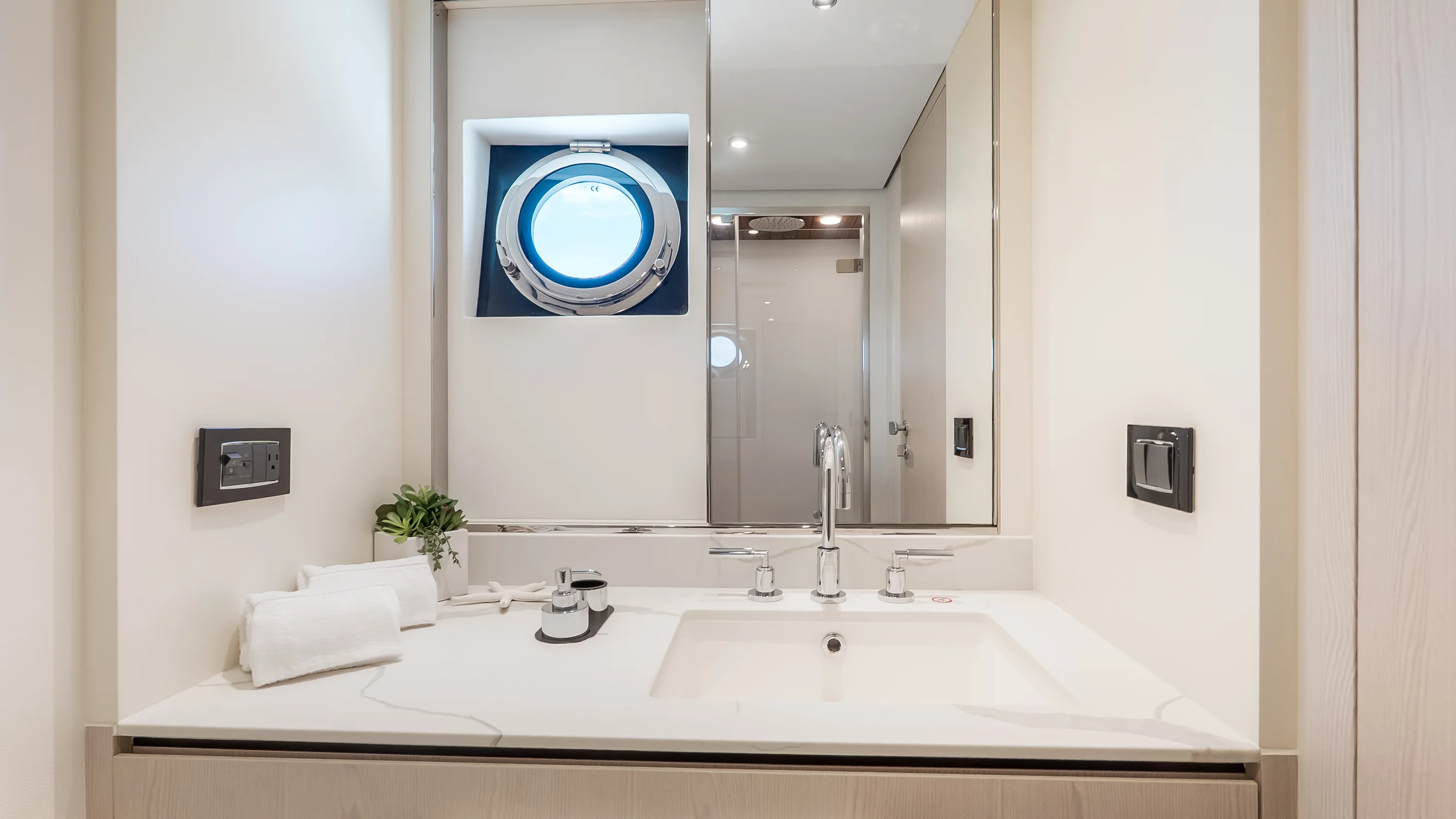 2025 Azimut 78 FLY Image Thumbnail #34