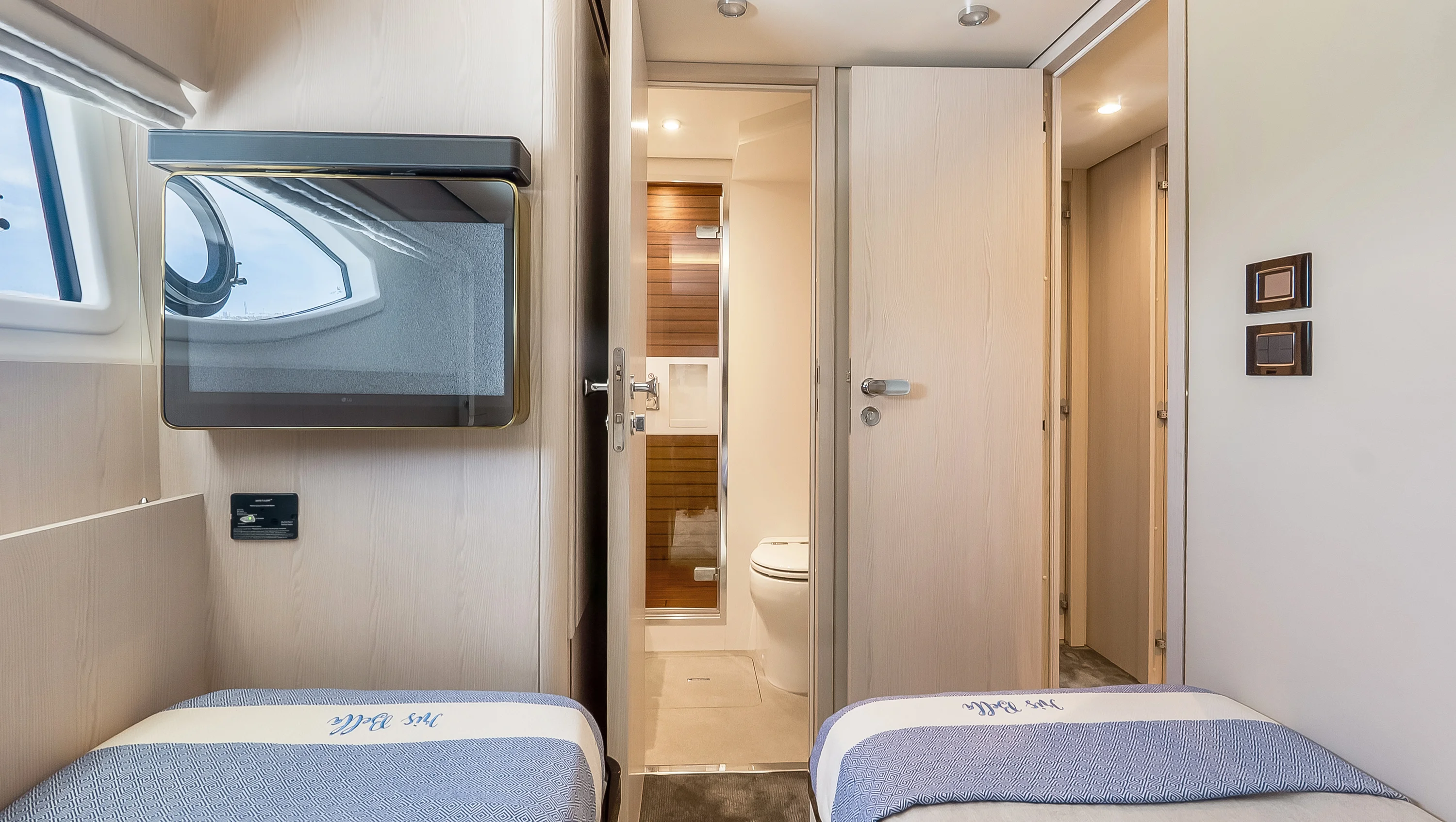 2025 Azimut 78 FLY Image Thumbnail #35