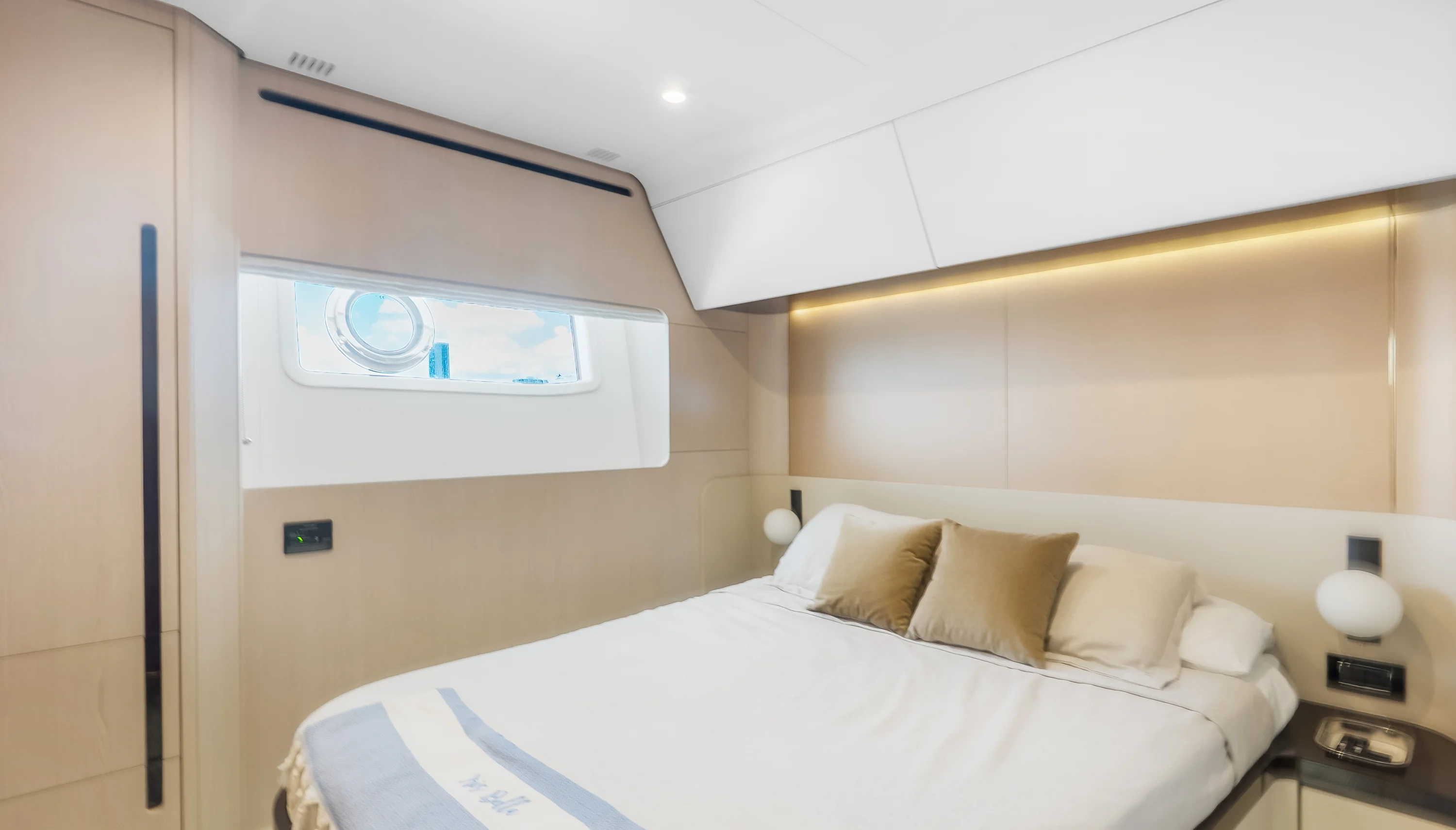 2025 Azimut 78 FLY Image Thumbnail #32