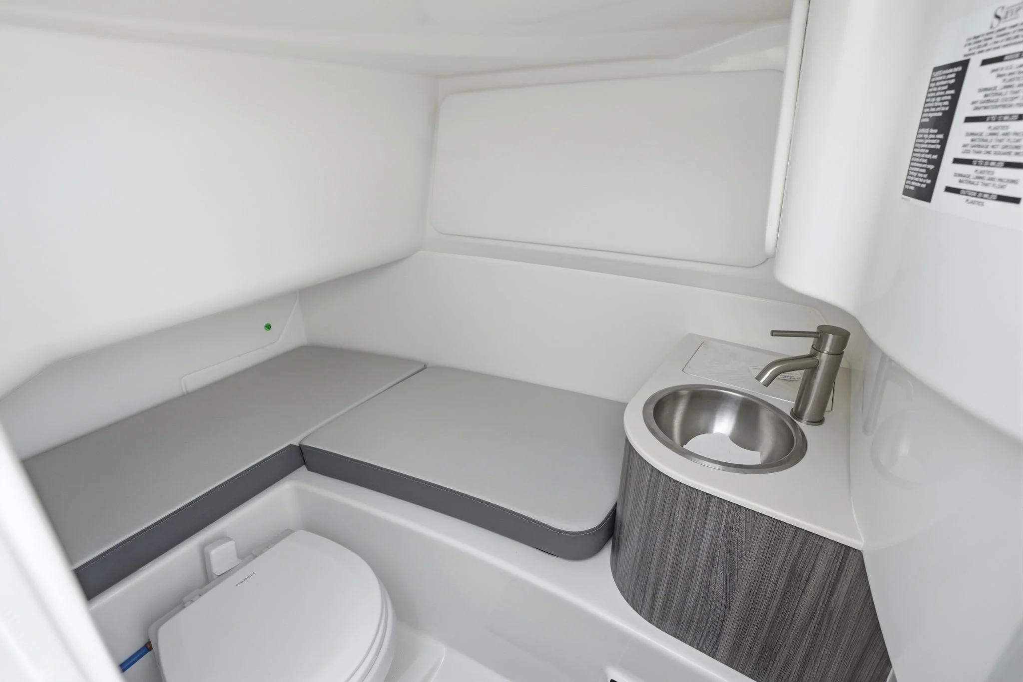 2026 Sea Ray SDX 270 Outboard Image Thumbnail #19