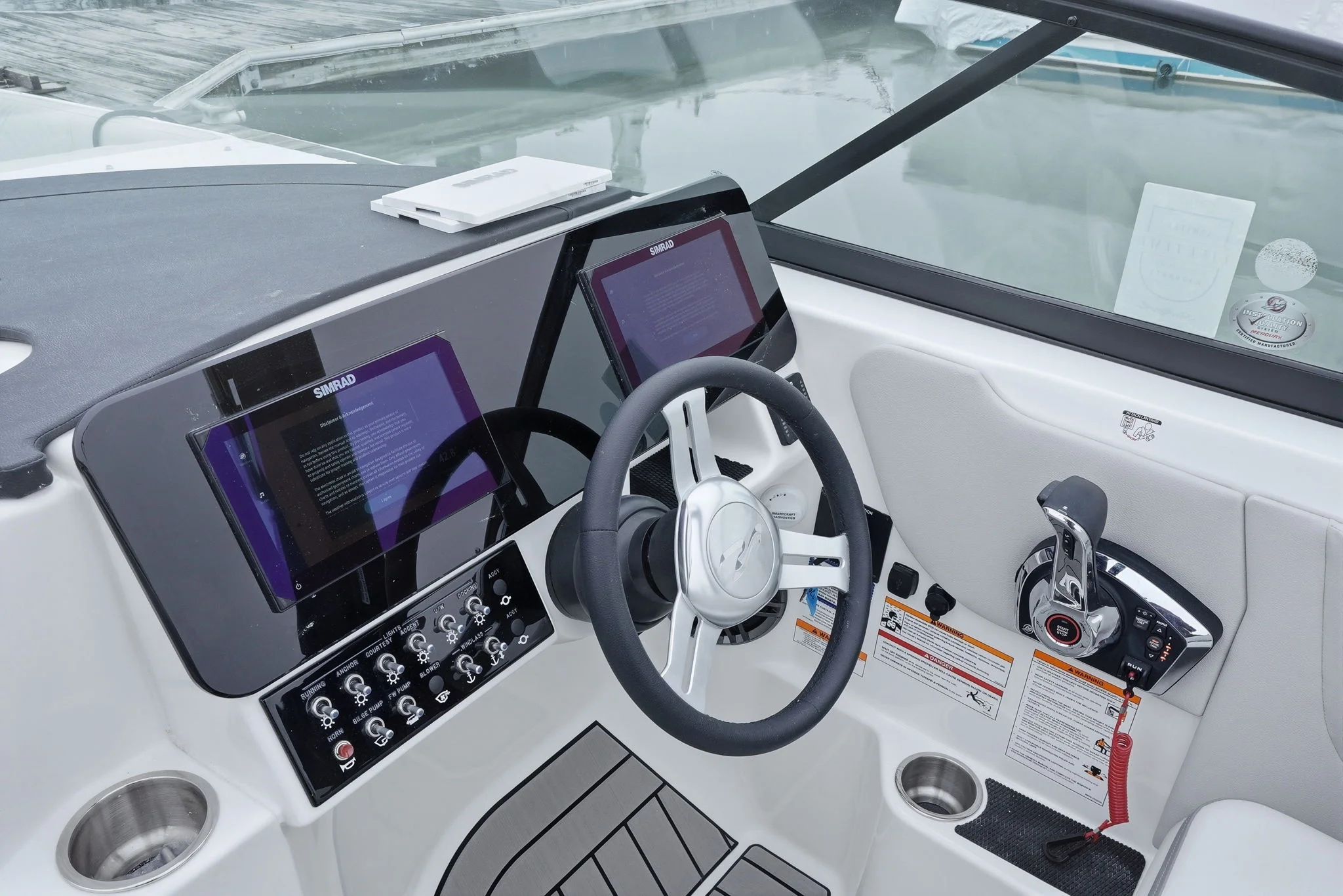 2026 Sea Ray SDX 270 Outboard Image Thumbnail #16