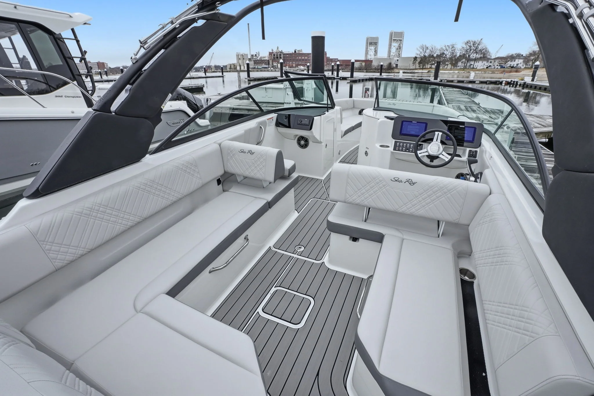 2026 Sea Ray SDX 270 Outboard Image Thumbnail #7