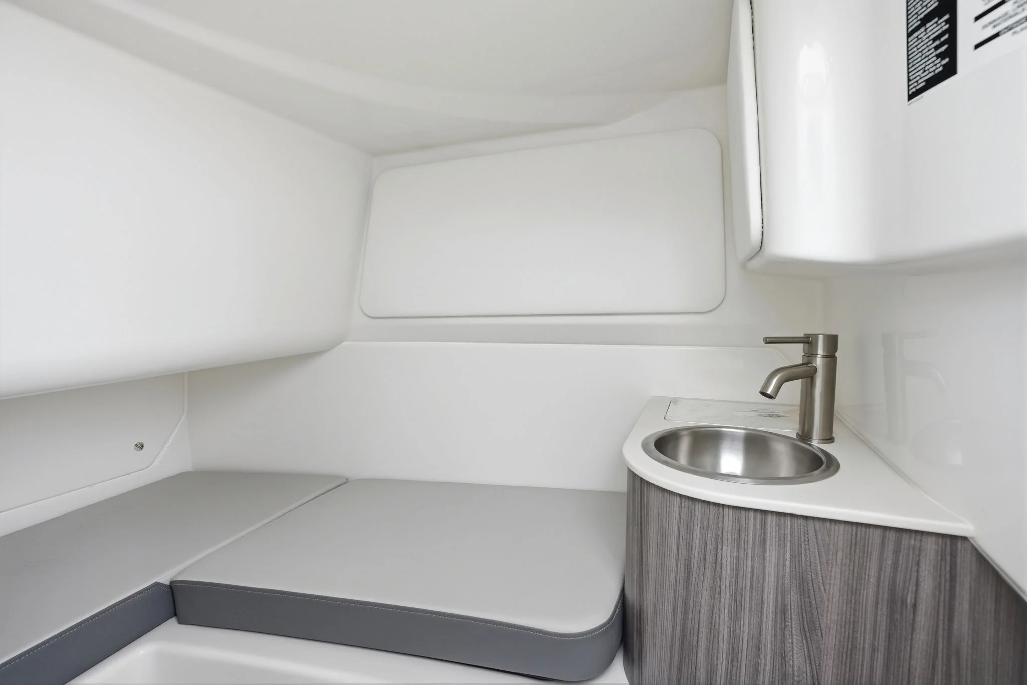 2026 Sea Ray SDX 270 Outboard Image Thumbnail #20