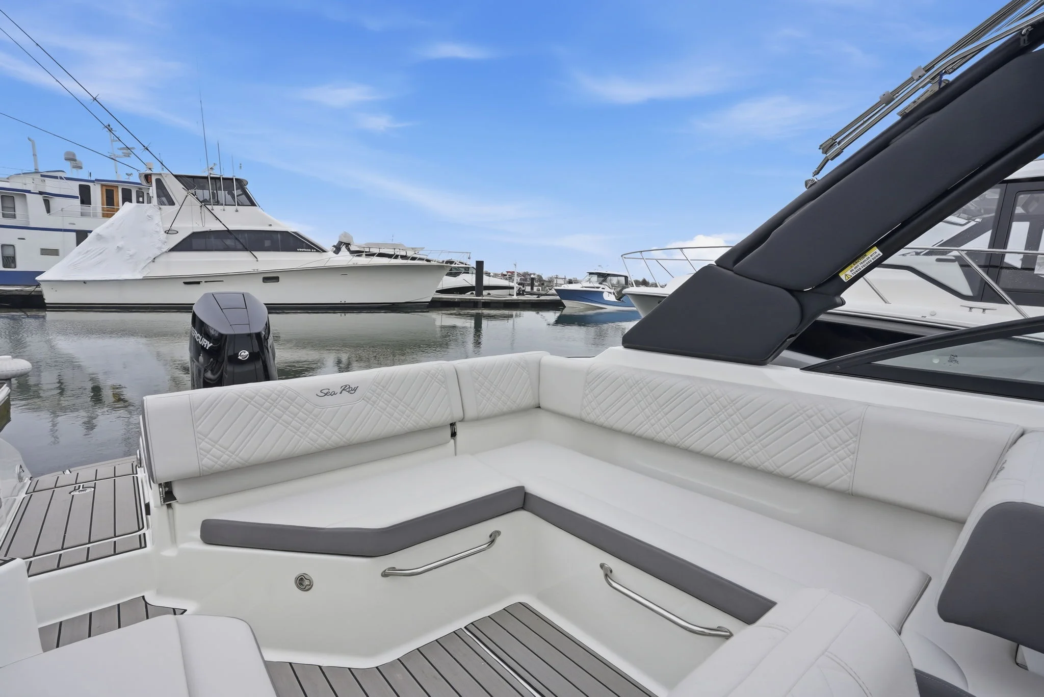 2026 Sea Ray SDX 270 Outboard Image Thumbnail #8