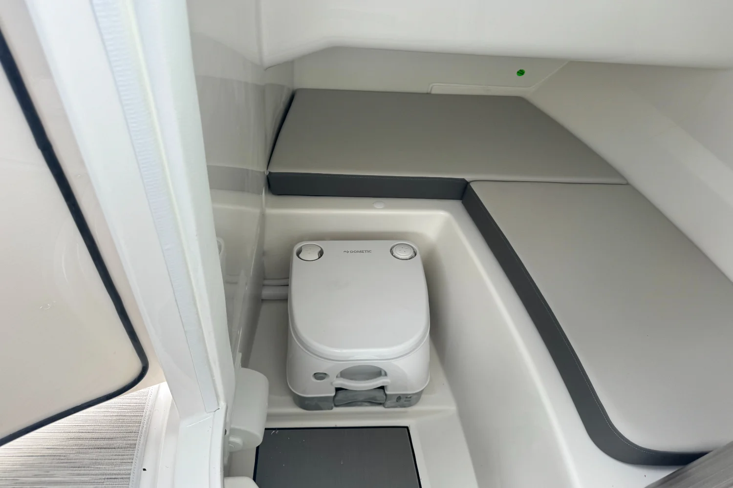 2026 Sea Ray SDX 250 Outboard Image Thumbnail #23