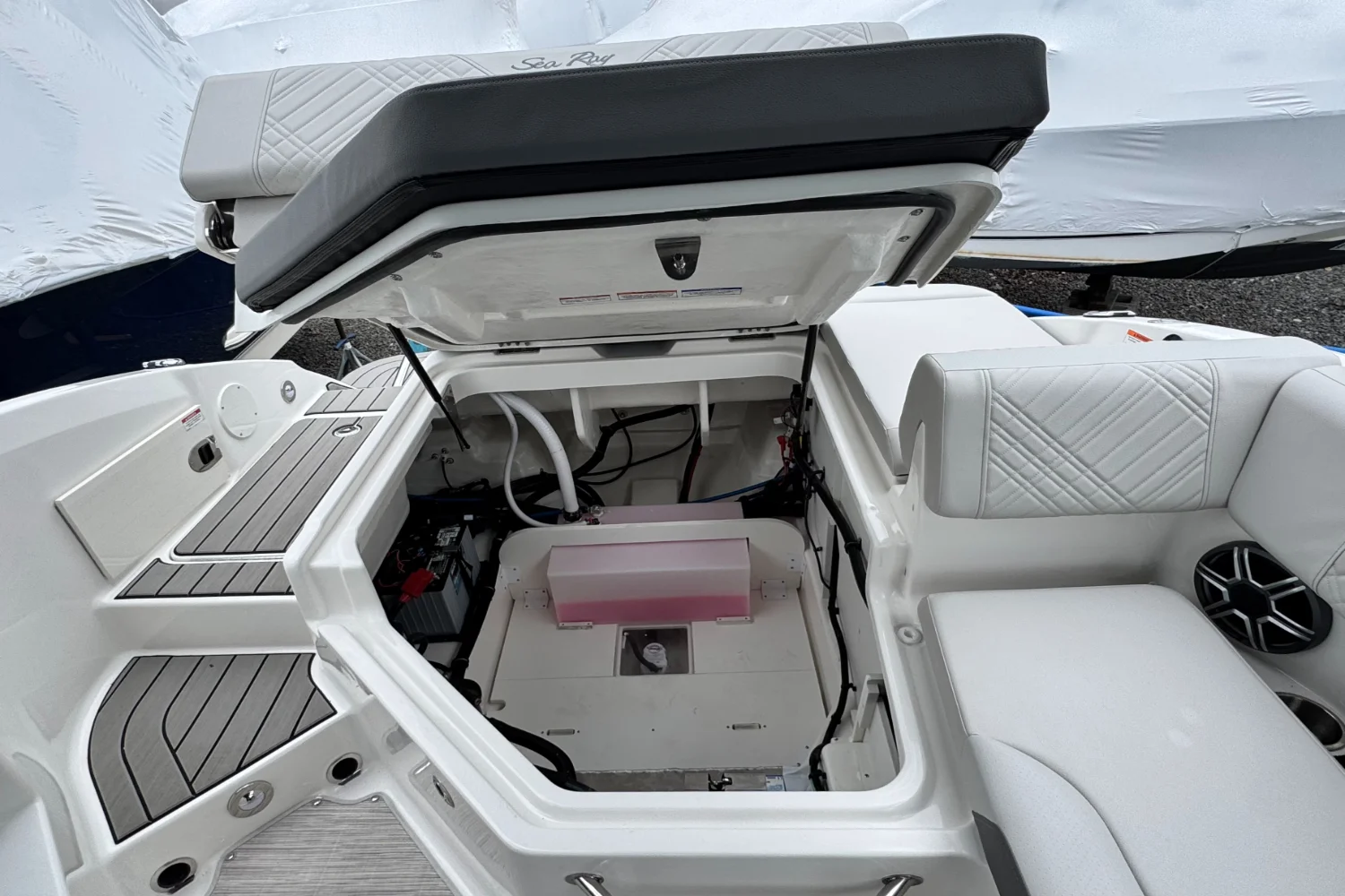 2026 Sea Ray SDX 250 Outboard Image Thumbnail #8