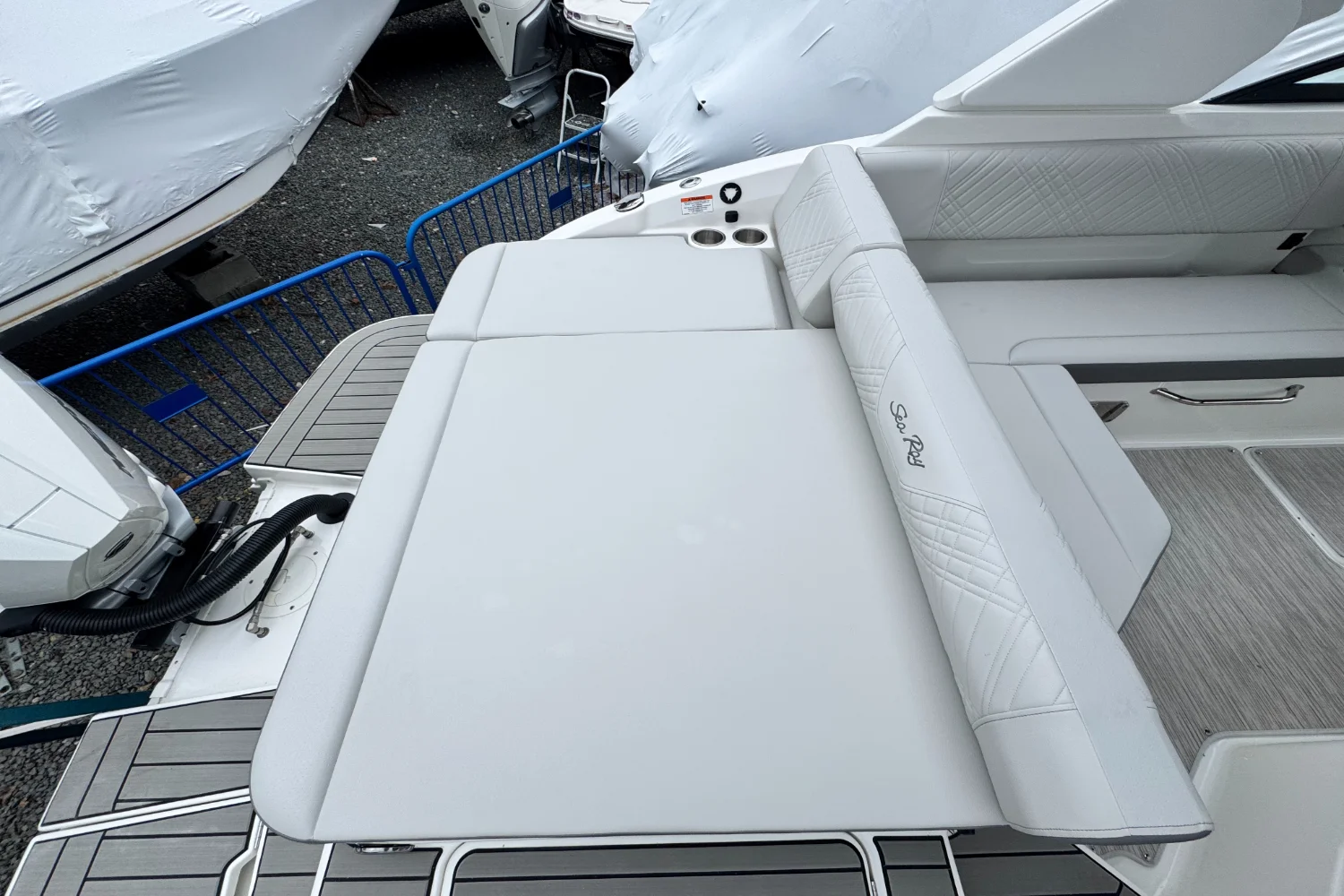 2026 Sea Ray SDX 250 Outboard Image Thumbnail #4