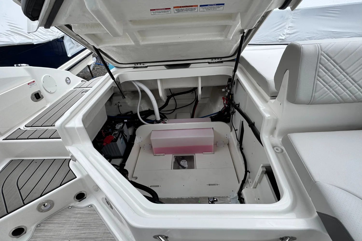 2026 Sea Ray SDX 250 Outboard Image Thumbnail #9