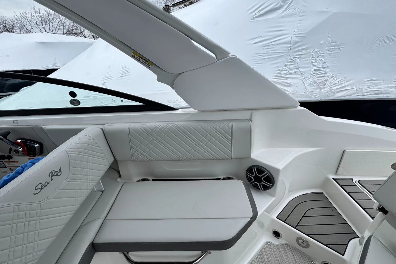 2026 Sea Ray SDX 250 Outboard Image Thumbnail #12