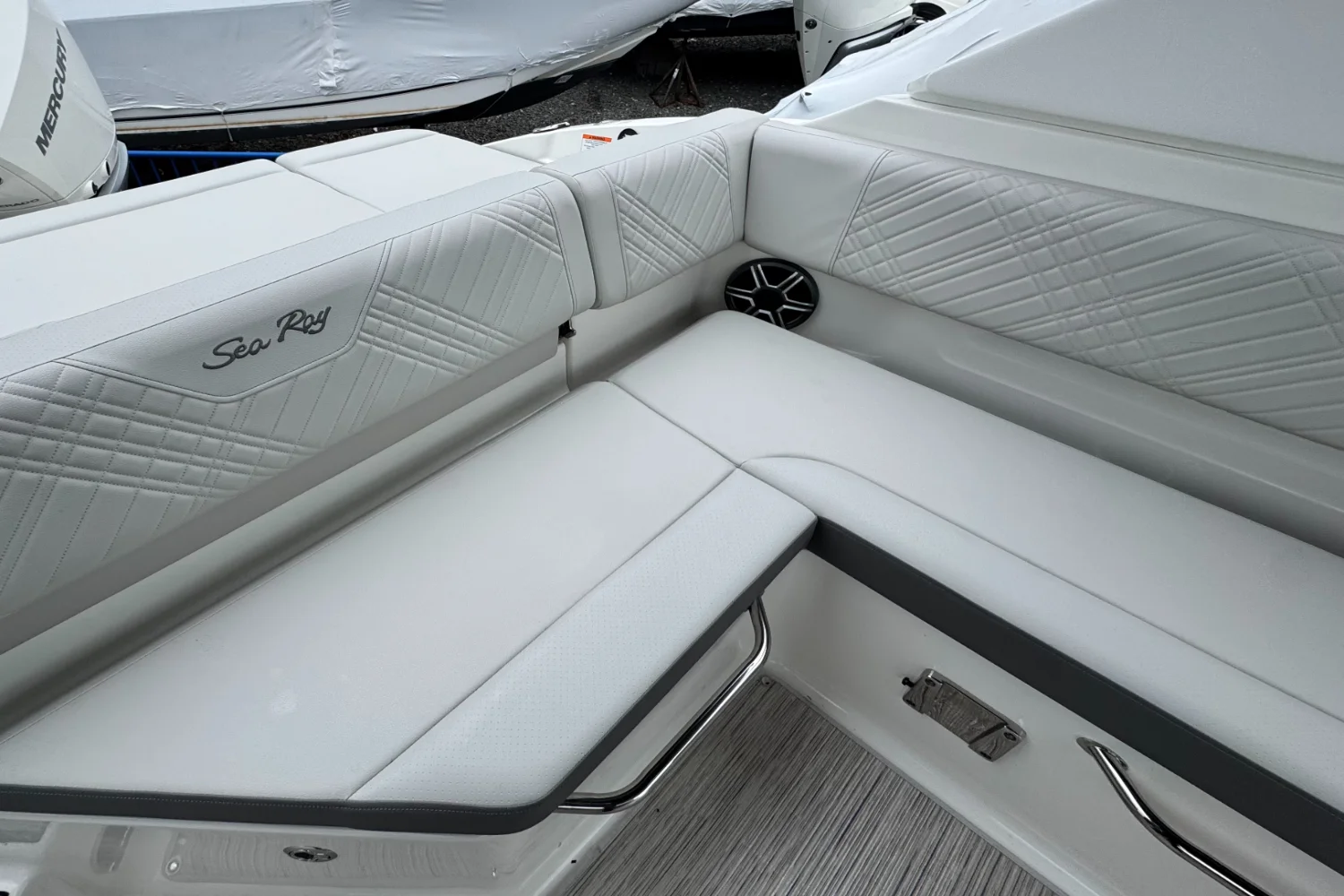 2026 Sea Ray SDX 250 Outboard Image Thumbnail #11
