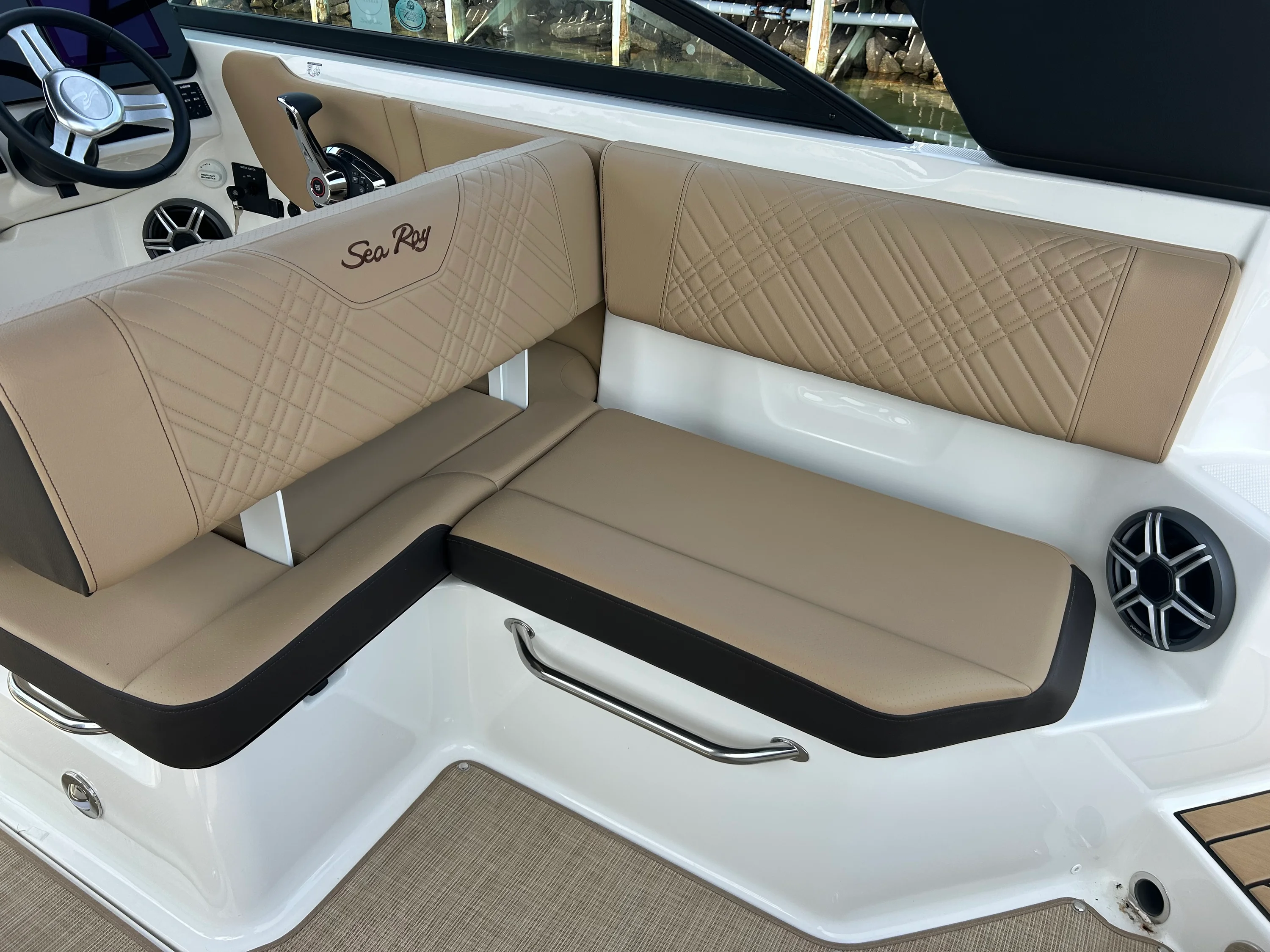 2026 Sea Ray SDX 250 Outboard Image Thumbnail #15