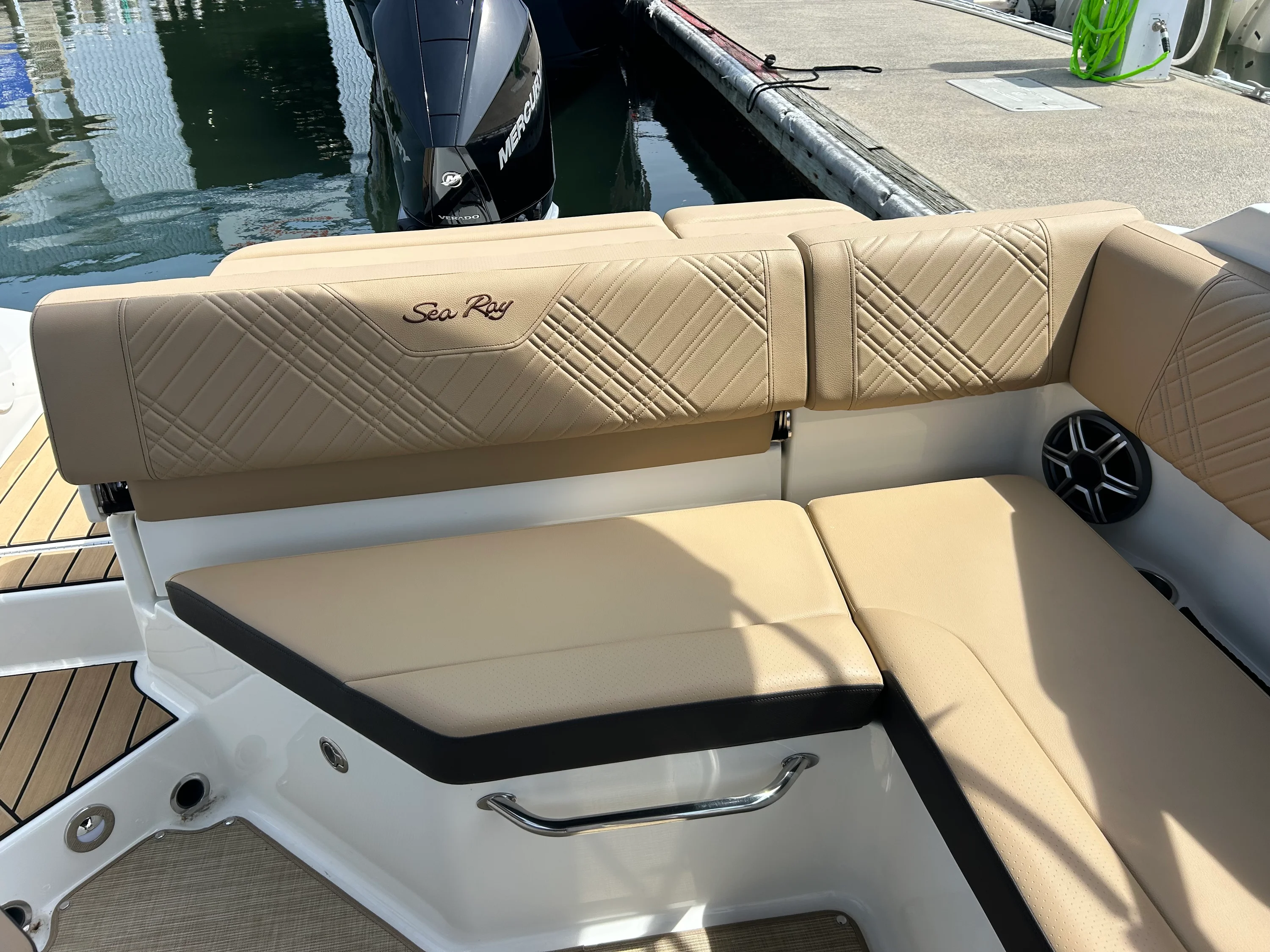 2026 Sea Ray SDX 250 Outboard Image Thumbnail #13