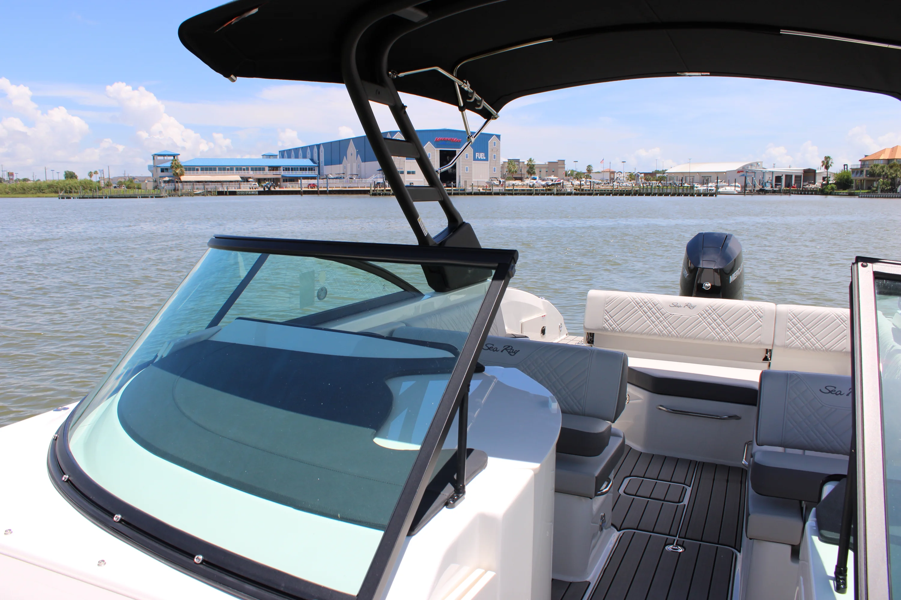 2026 Sea Ray SDX 270 Outboard Image Thumbnail #21