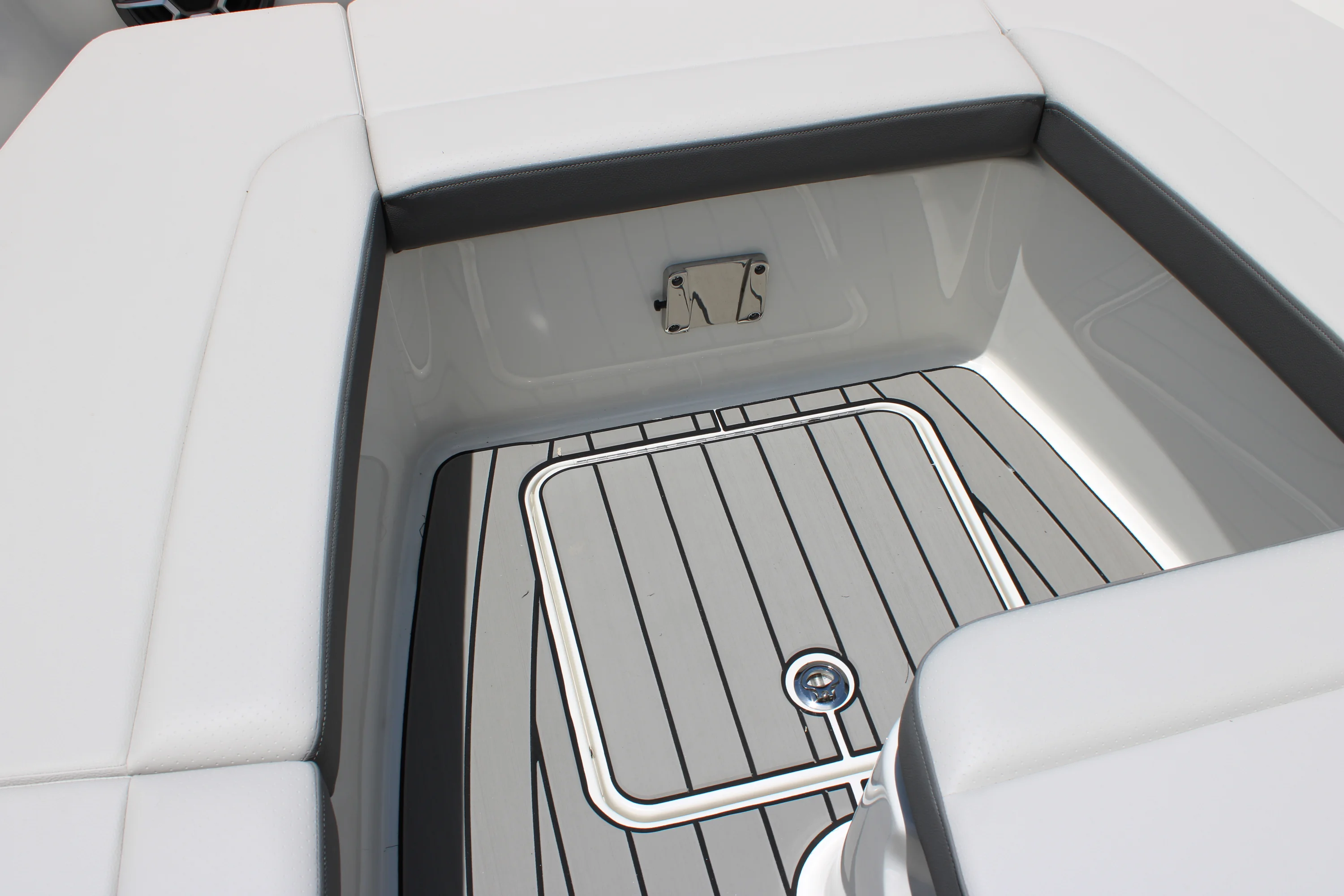 2026 Sea Ray SDX 270 Outboard Image Thumbnail #46