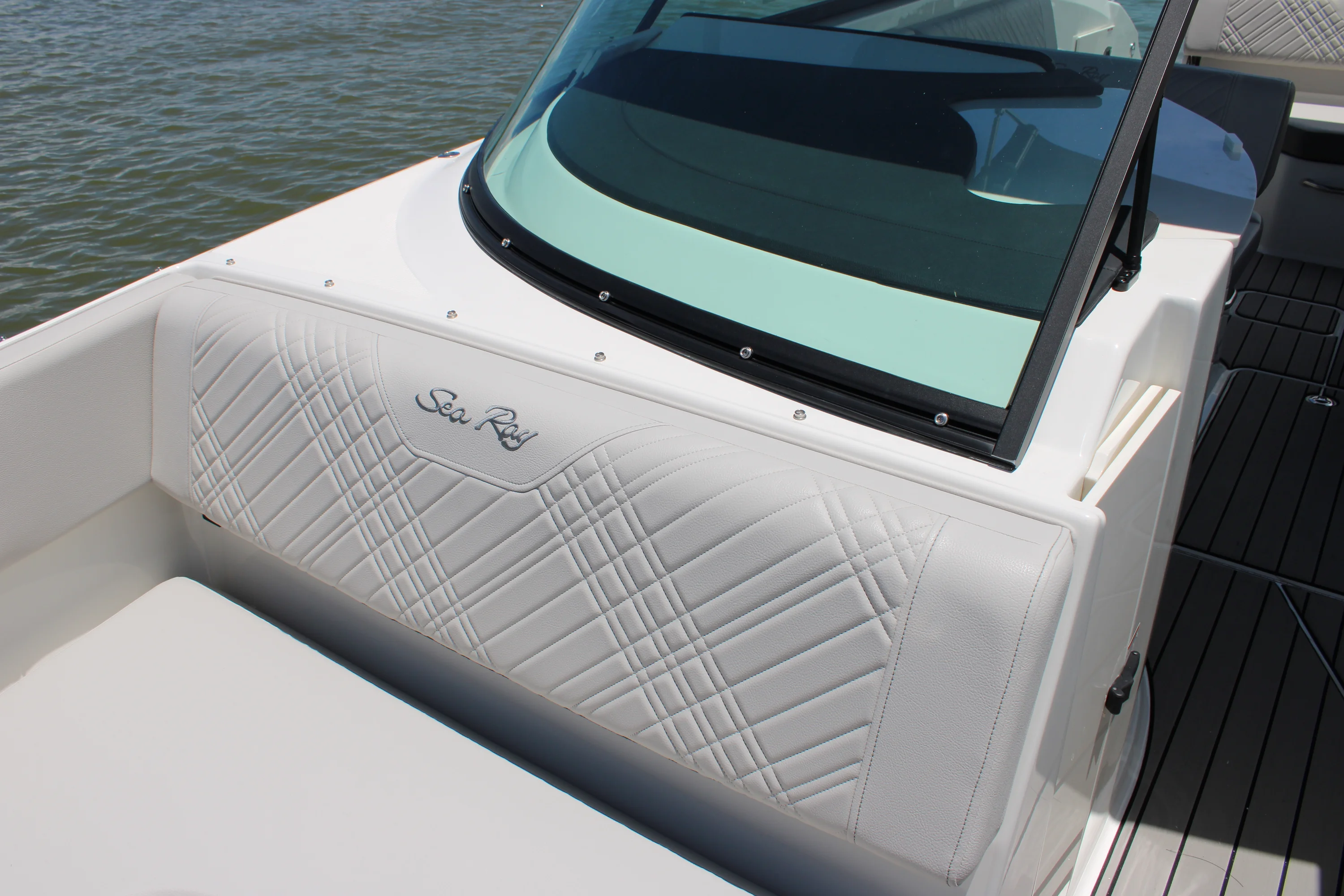 2026 Sea Ray SDX 270 Outboard Image Thumbnail #17
