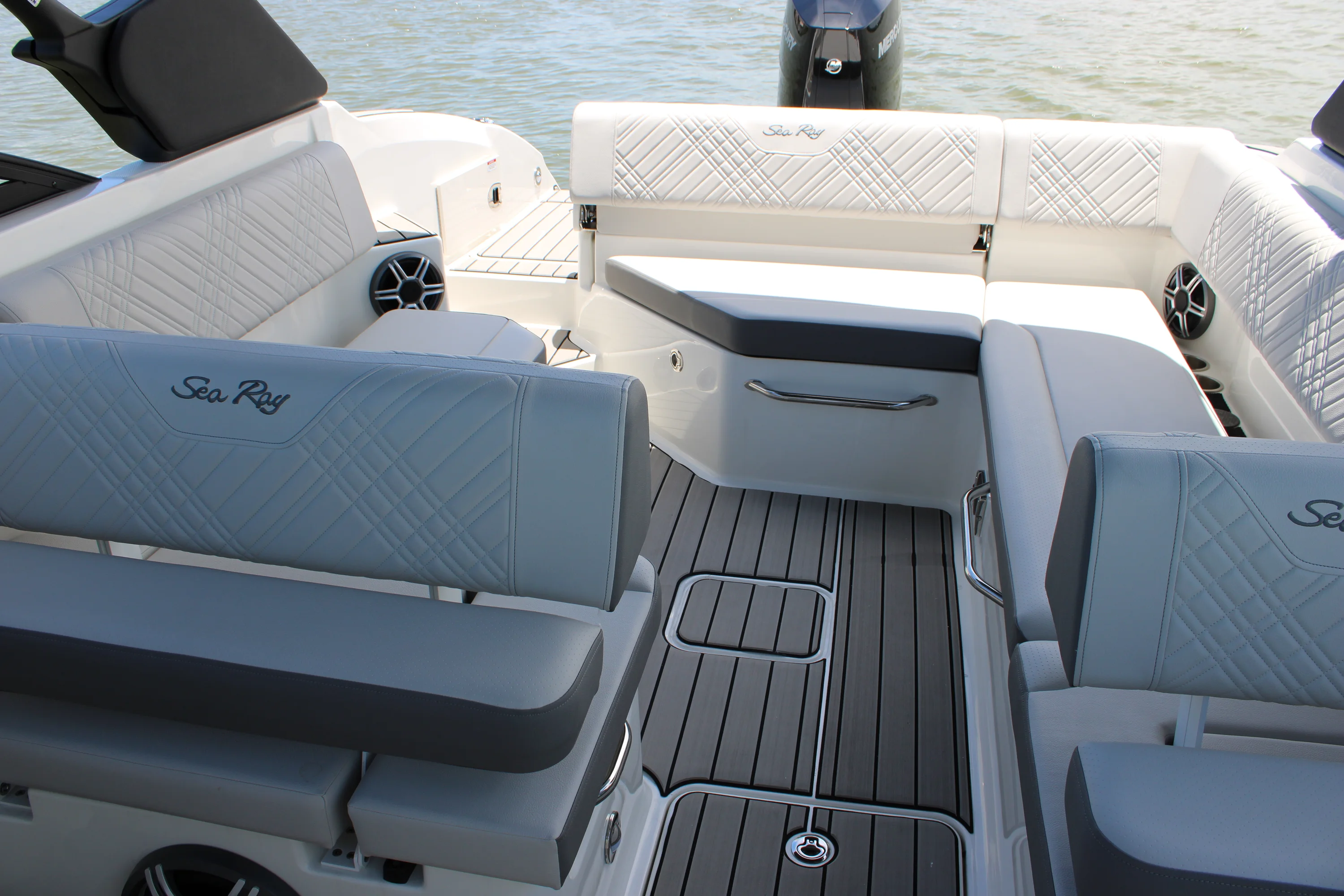 2026 Sea Ray SDX 270 Outboard Image Thumbnail #14