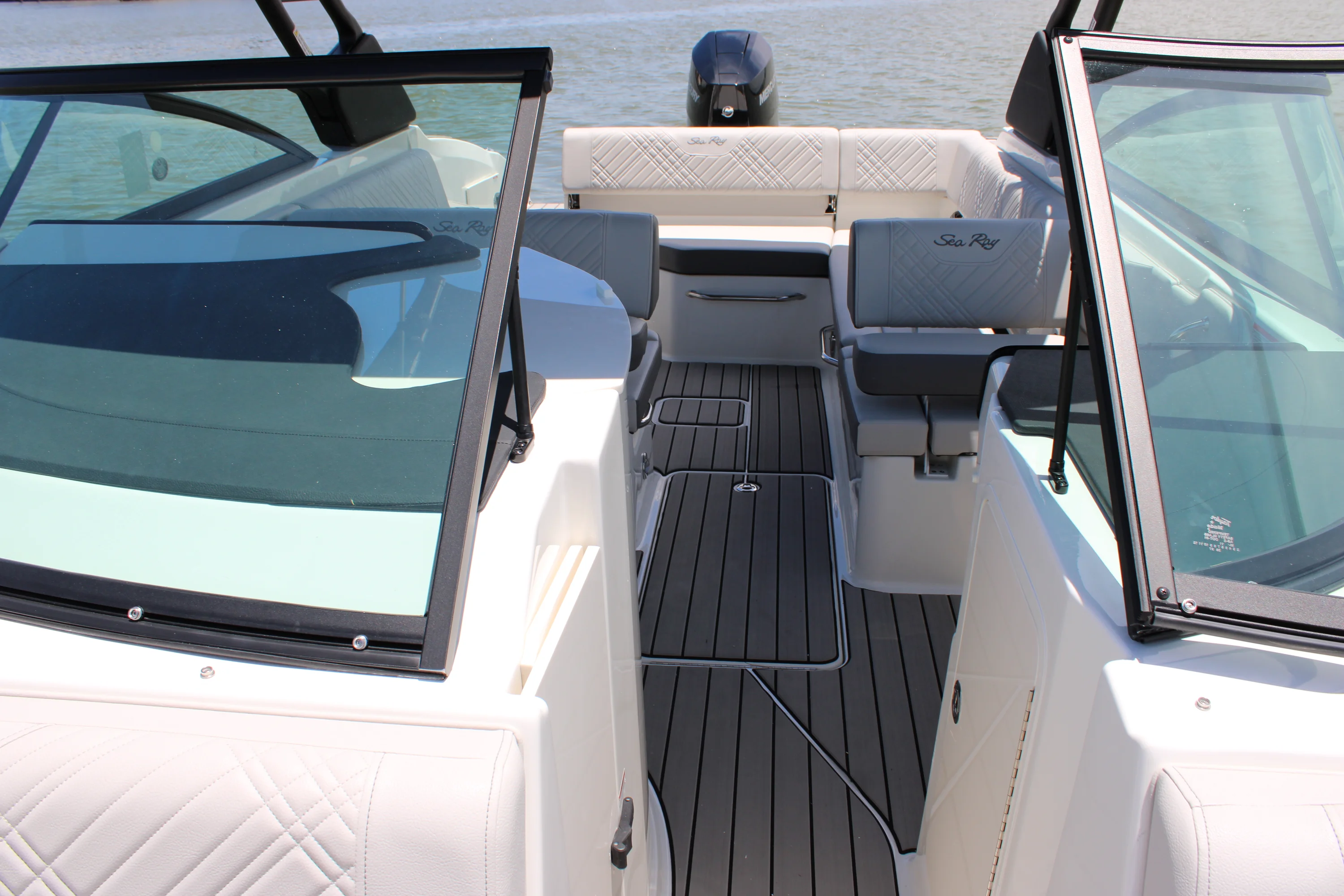 2026 Sea Ray SDX 270 Outboard Image Thumbnail #19