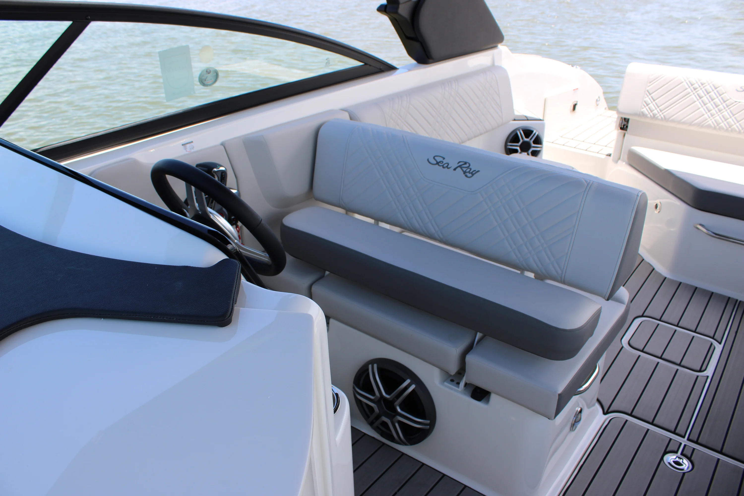 2026 Sea Ray SDX 270 Outboard Image Thumbnail #16