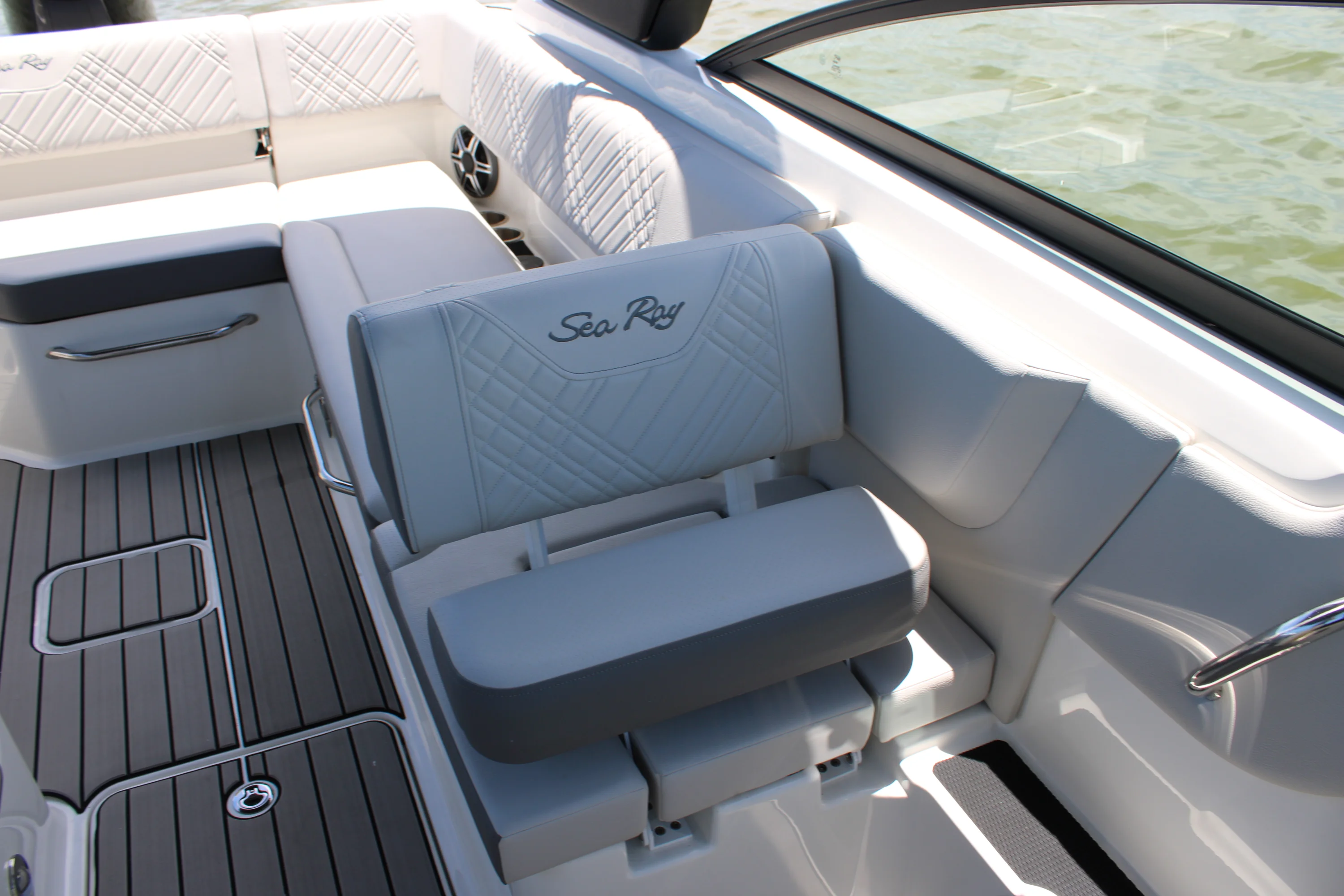 2026 Sea Ray SDX 270 Outboard Image Thumbnail #15
