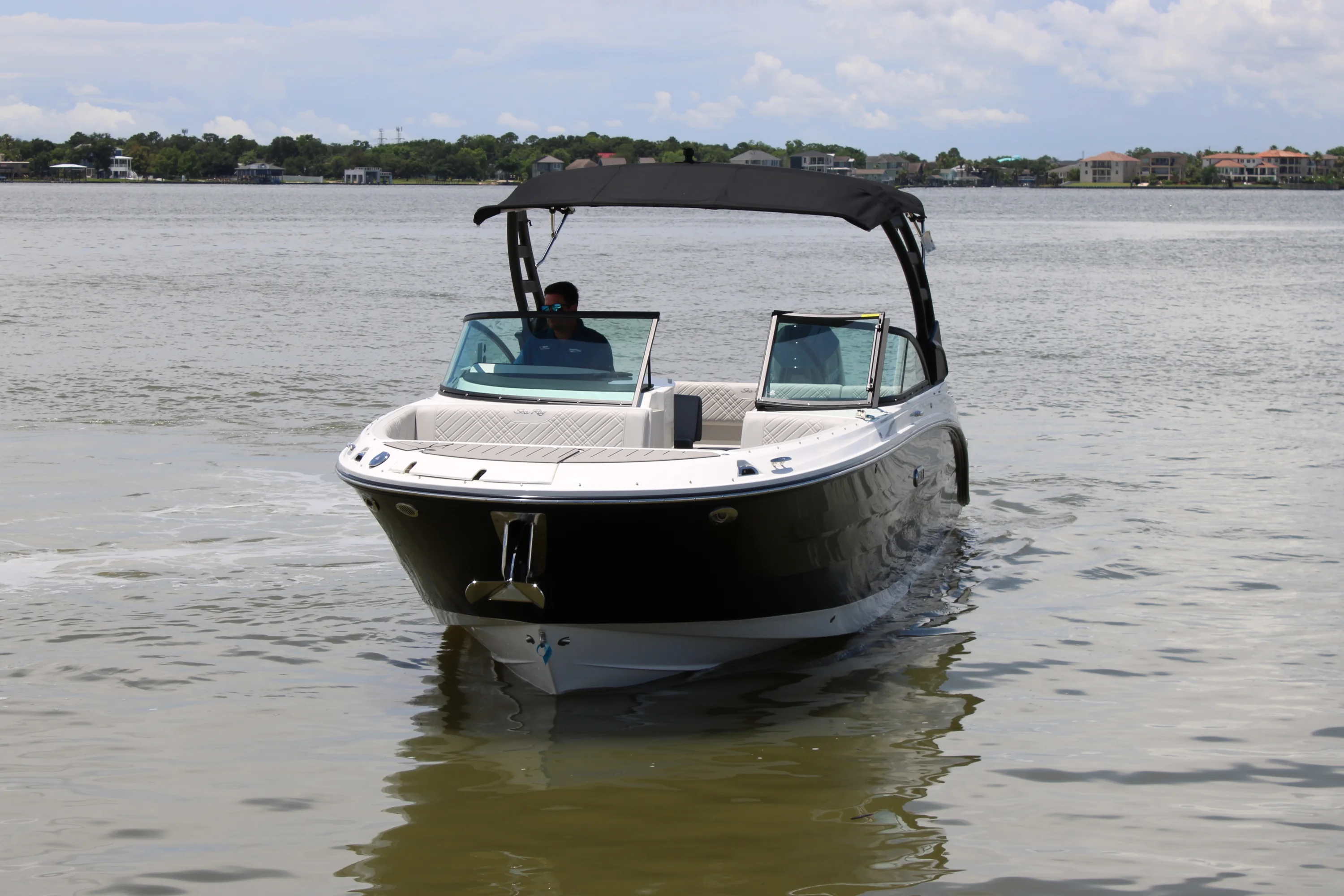 2026 Sea Ray SDX 270 Outboard Image Thumbnail #3
