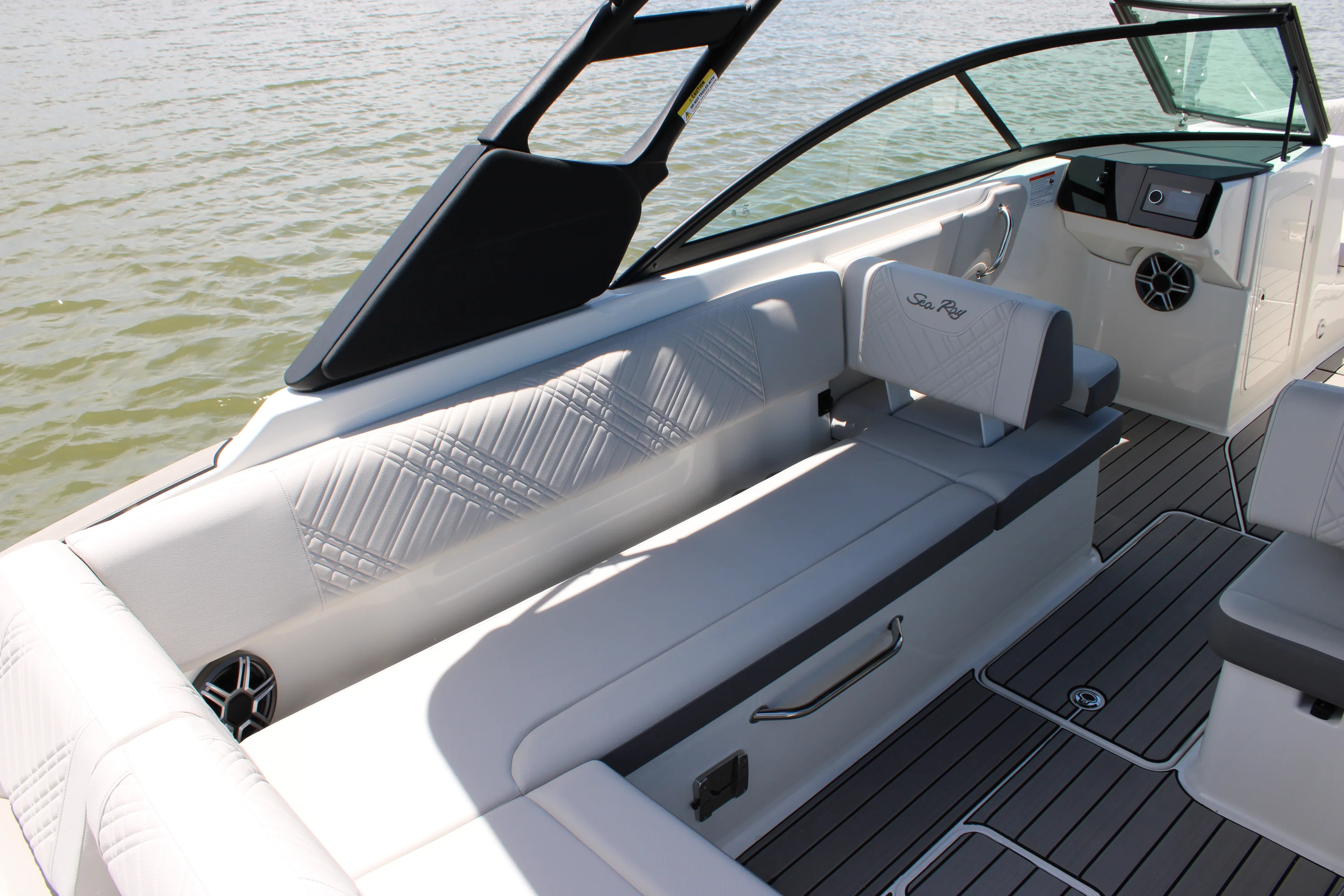 2026 Sea Ray SDX 270 Outboard Image Thumbnail #31