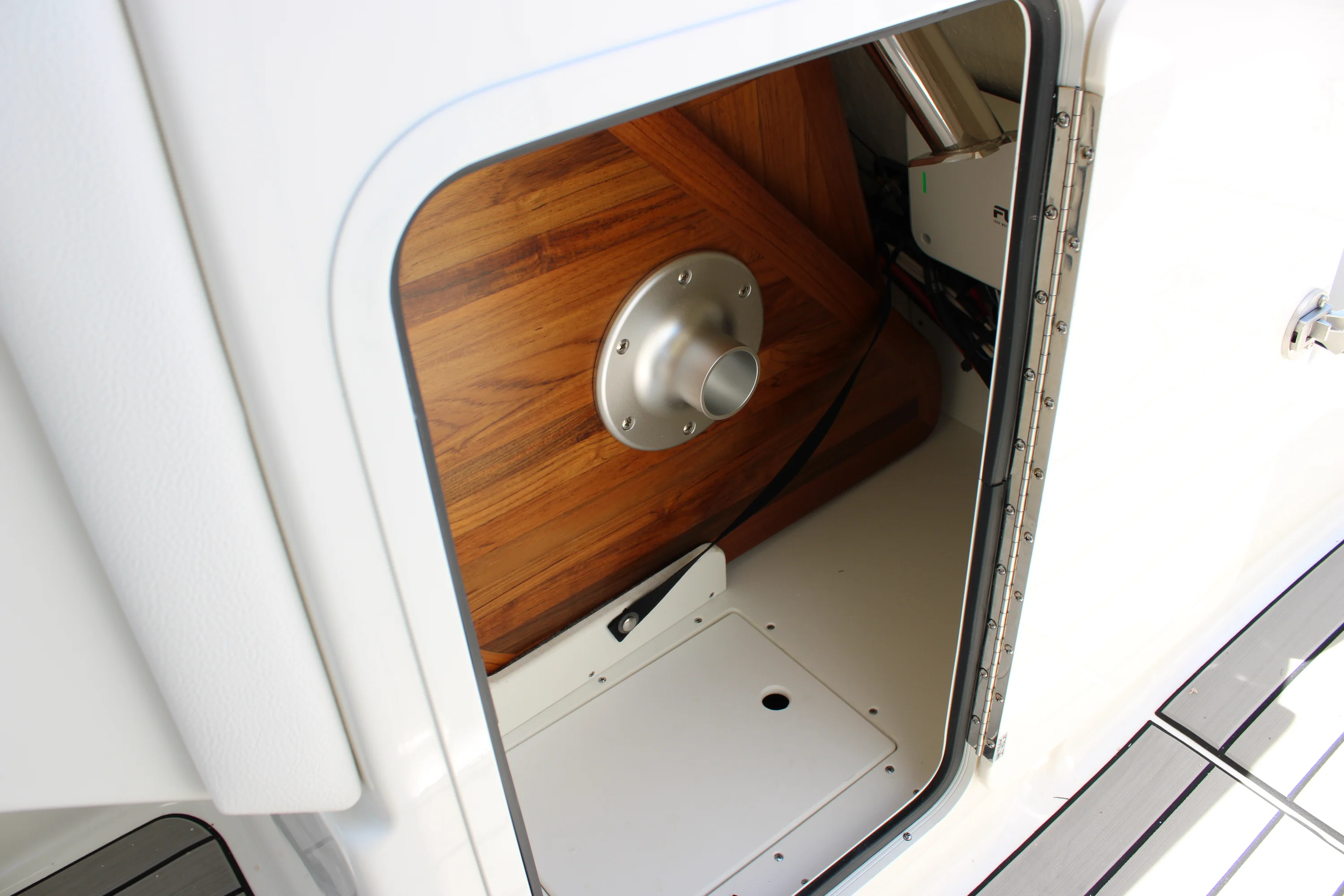 2026 Sea Ray SDX 270 Outboard Image Thumbnail #43