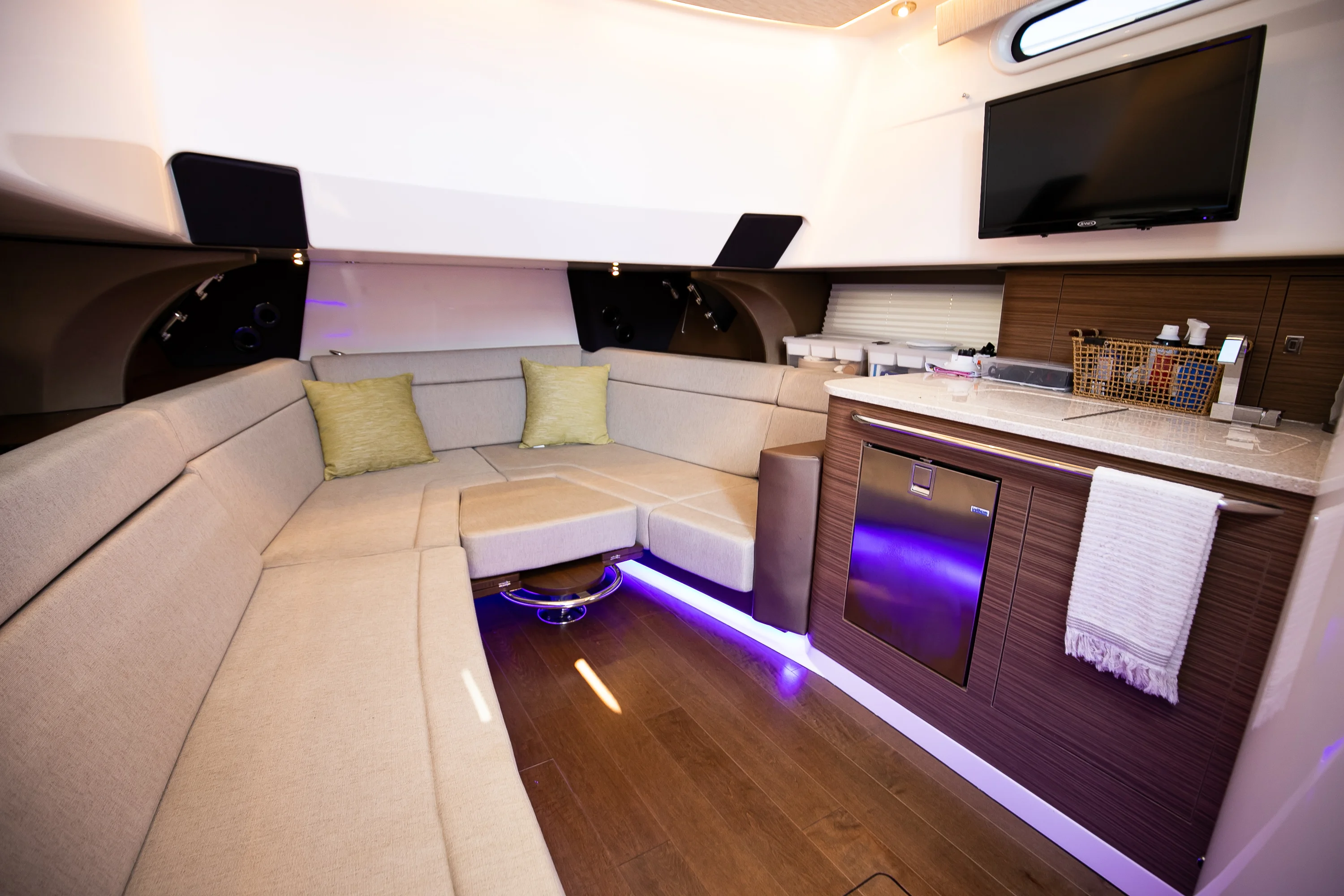 2024 Boston Whaler 420 Outrage Image Thumbnail #91