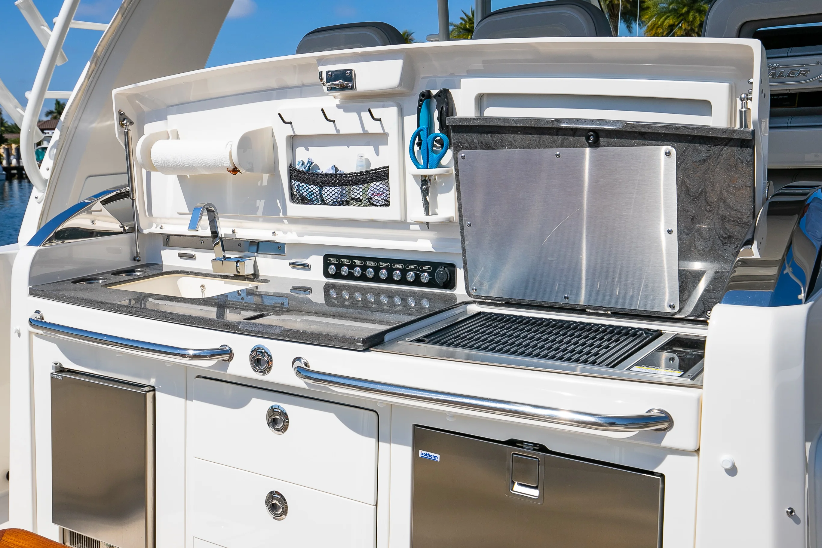 2024 Boston Whaler 420 Outrage Image Thumbnail #41