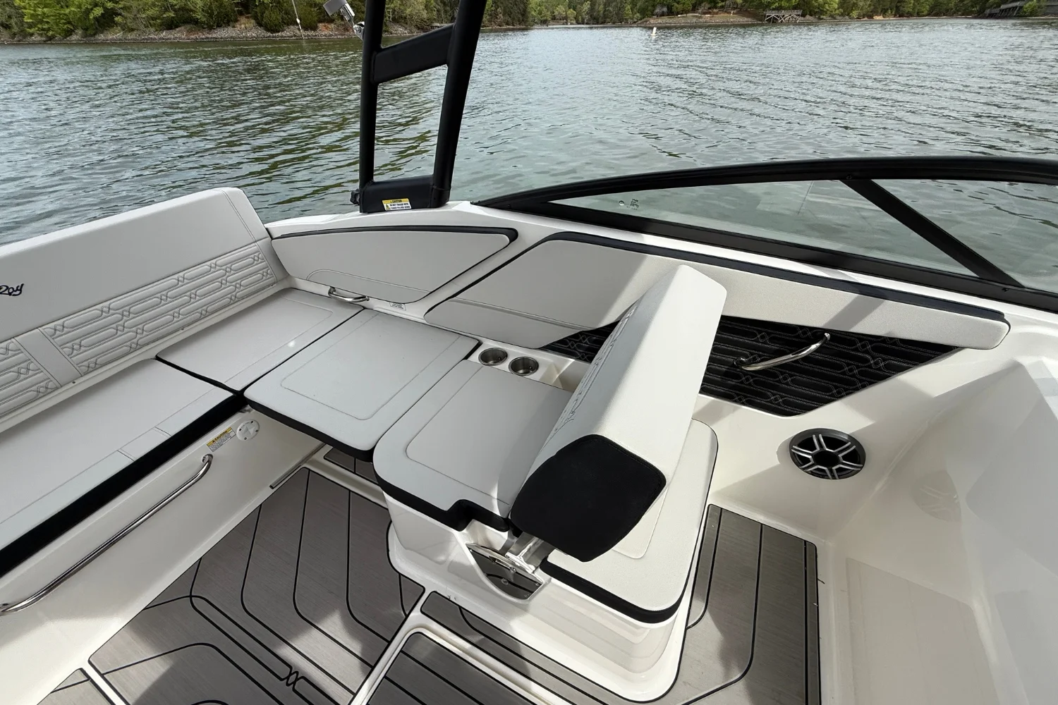 2026 Sea Ray SPX 210 Outboard Image Thumbnail #11