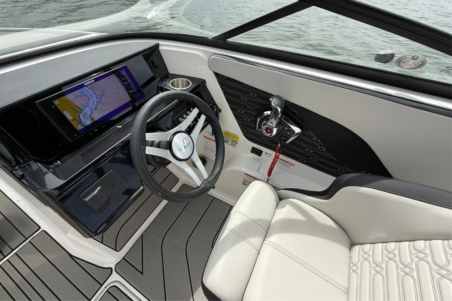 2026 Sea Ray SPX 210 Outboard Image Thumbnail #16