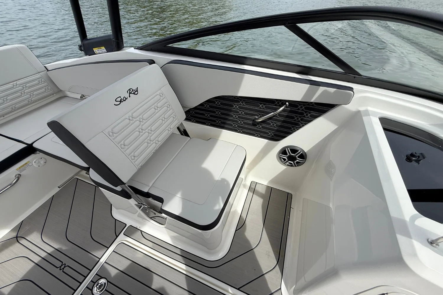 2026 Sea Ray SPX 210 Outboard Image Thumbnail #13