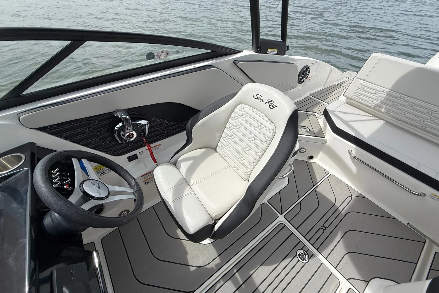 2026 Sea Ray SPX 210 Outboard Image Thumbnail #15