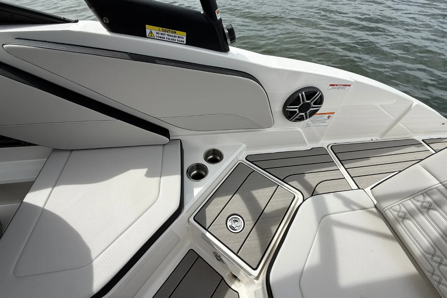 2026 Sea Ray SPX 210 Outboard Image Thumbnail #9