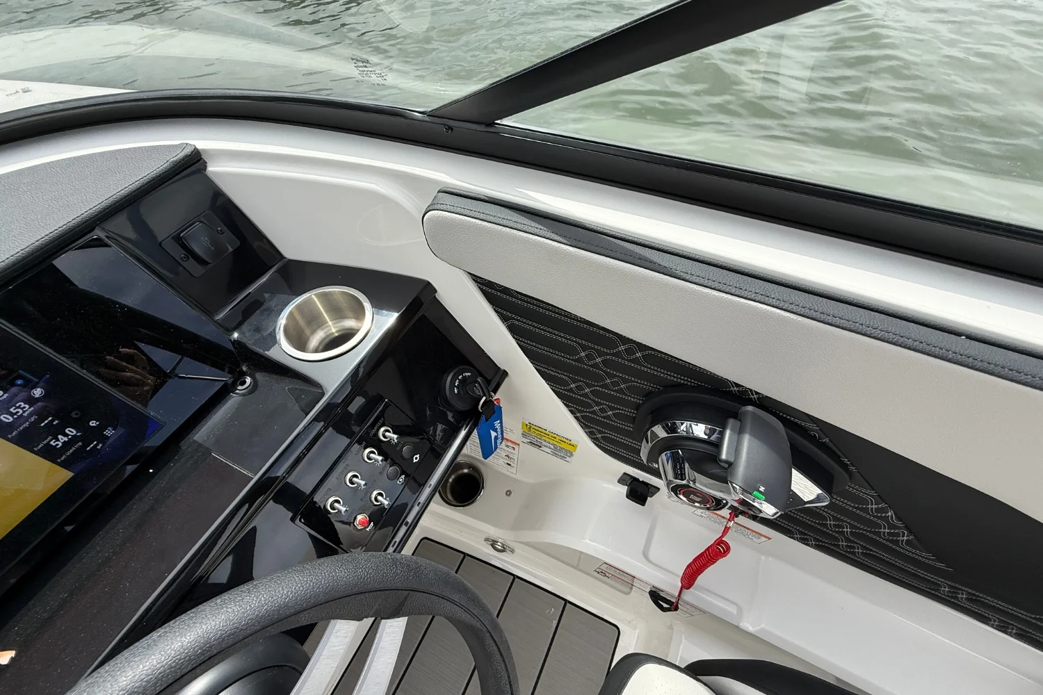 2026 Sea Ray SPX 210 Outboard Image Thumbnail #17