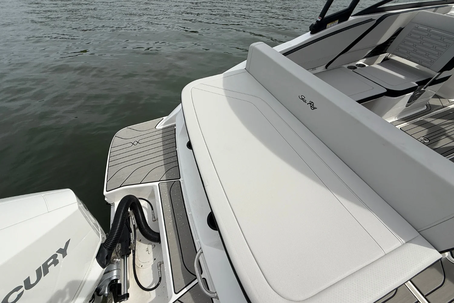 2026 Sea Ray SPX 210 Outboard Image Thumbnail #8