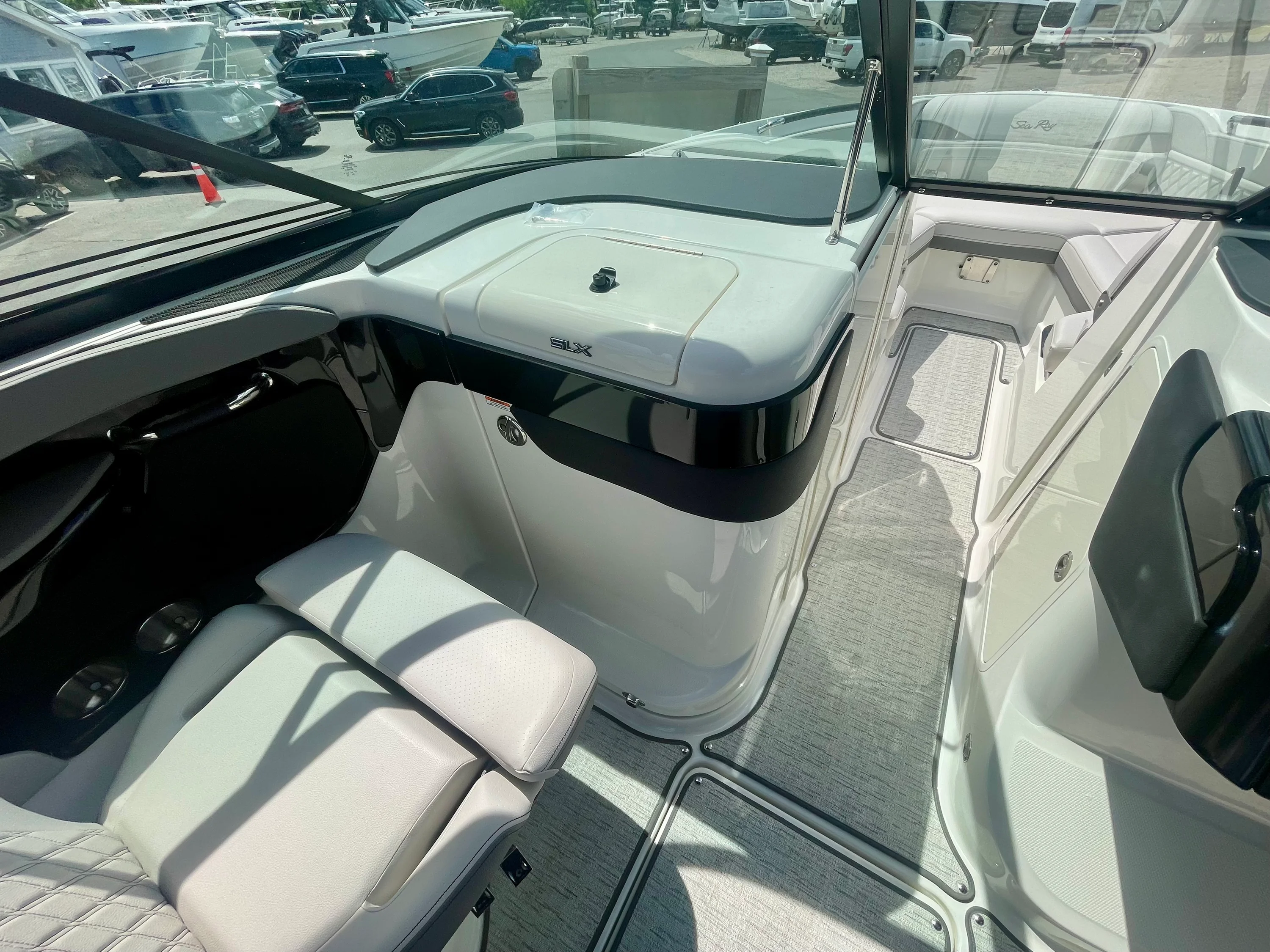 2026 Sea Ray SLX 260 Outboard Image Thumbnail #14