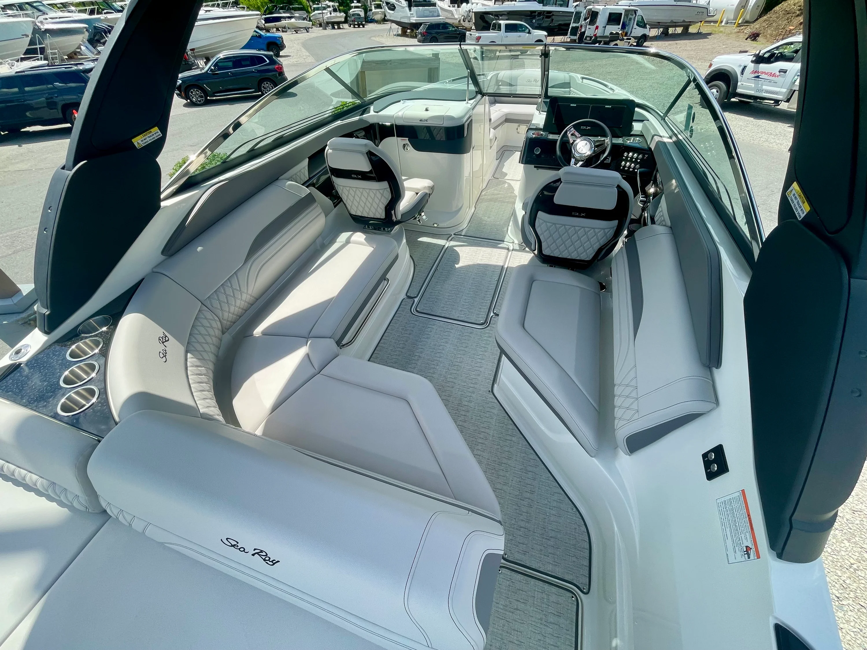 2026 Sea Ray SLX 260 Outboard Image Thumbnail #4