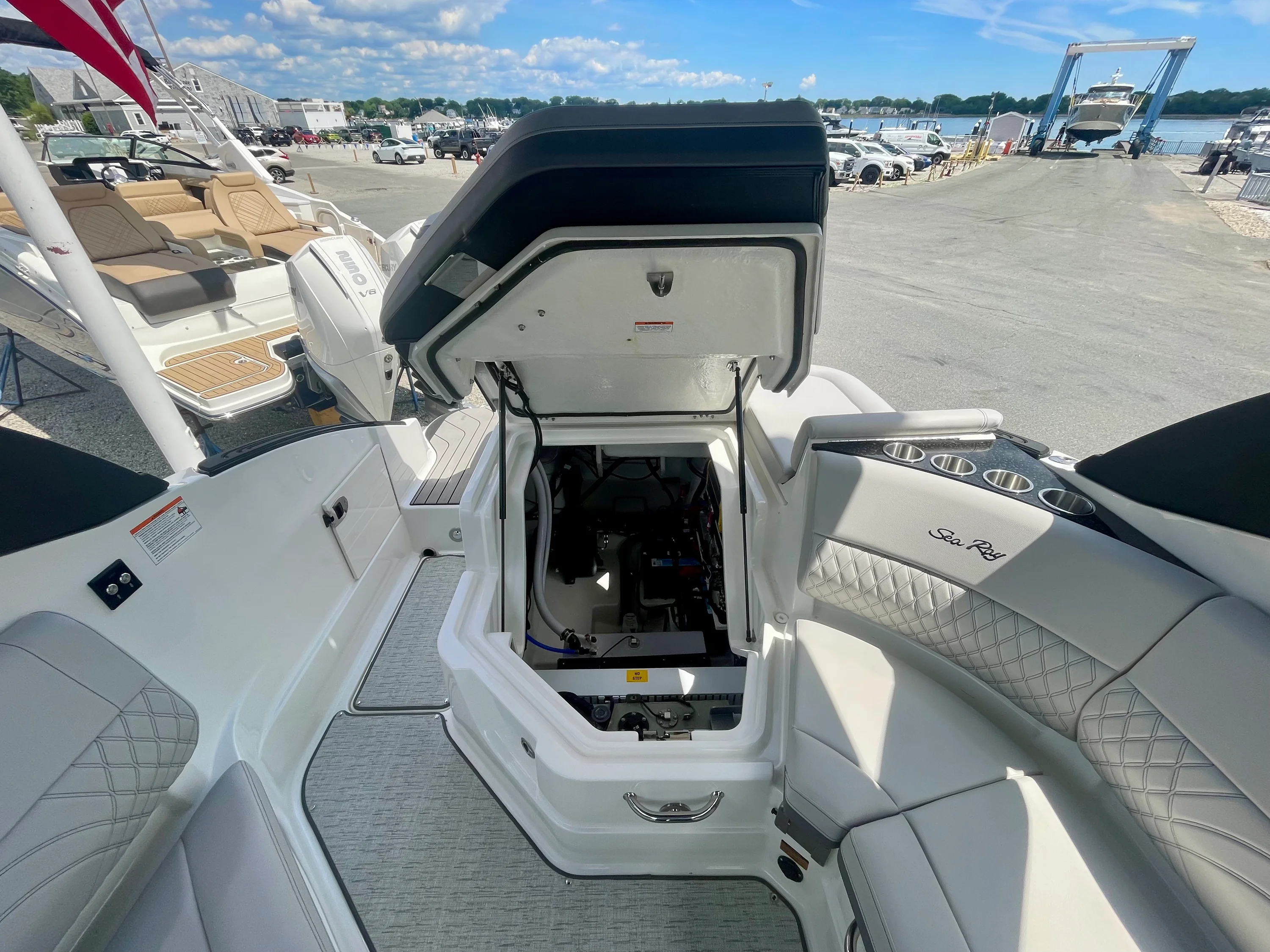 2026 Sea Ray SLX 260 Outboard Image Thumbnail #7