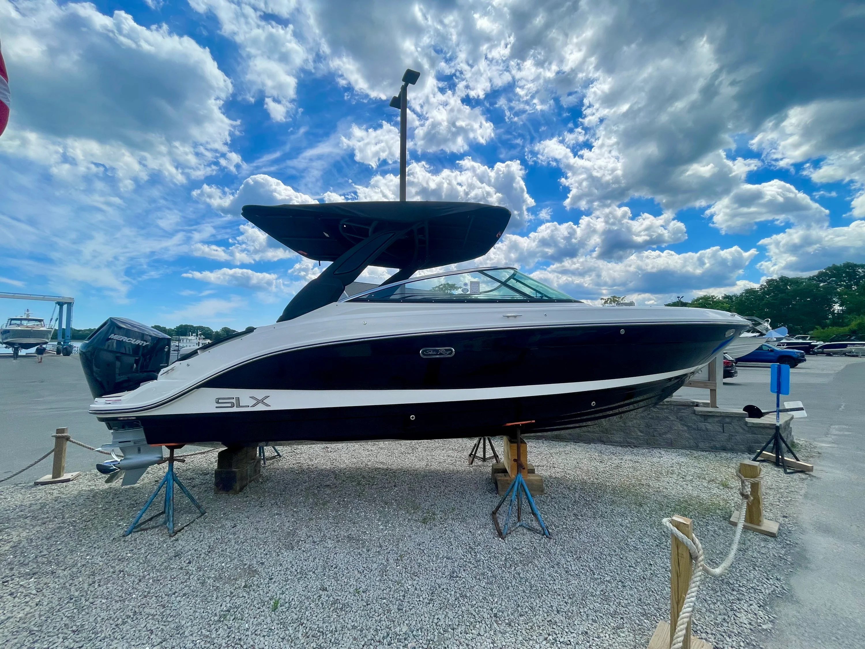 2026 Sea Ray SLX 260 Outboard Image Thumbnail #0