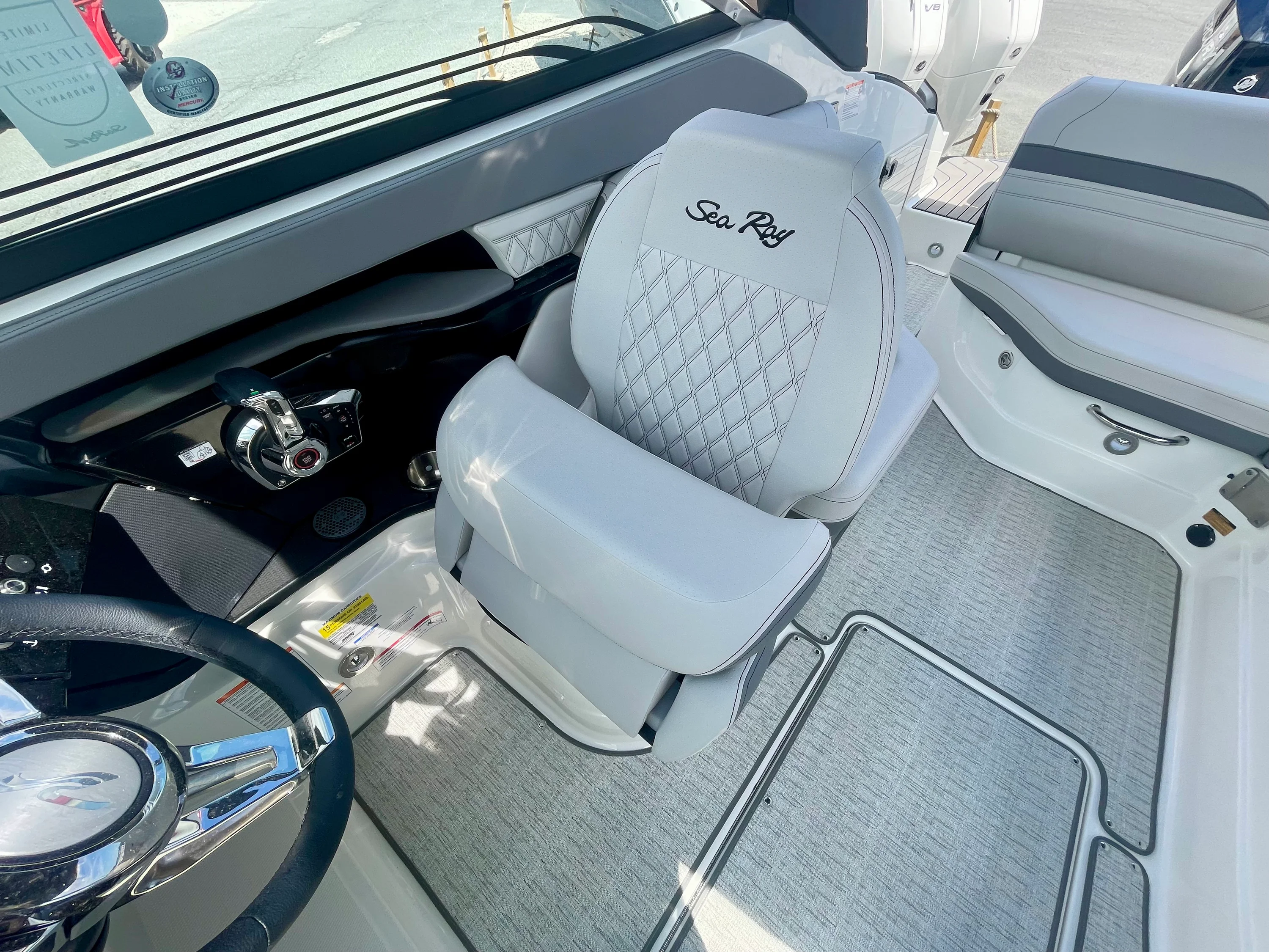 2026 Sea Ray SLX 260 Outboard Image Thumbnail #12