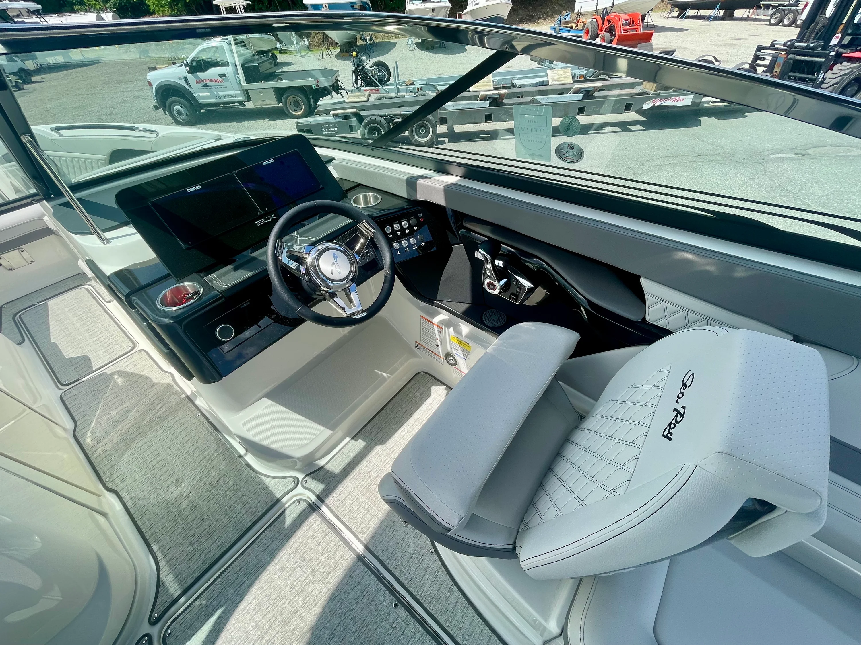 2026 Sea Ray SLX 260 Outboard Image Thumbnail #10