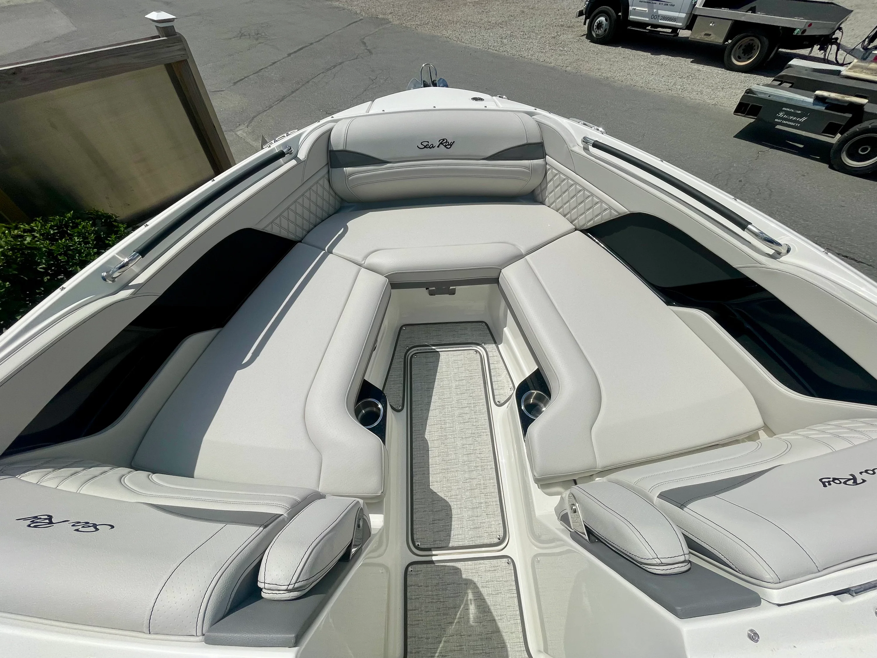 2026 Sea Ray SLX 260 Outboard Image Thumbnail #16