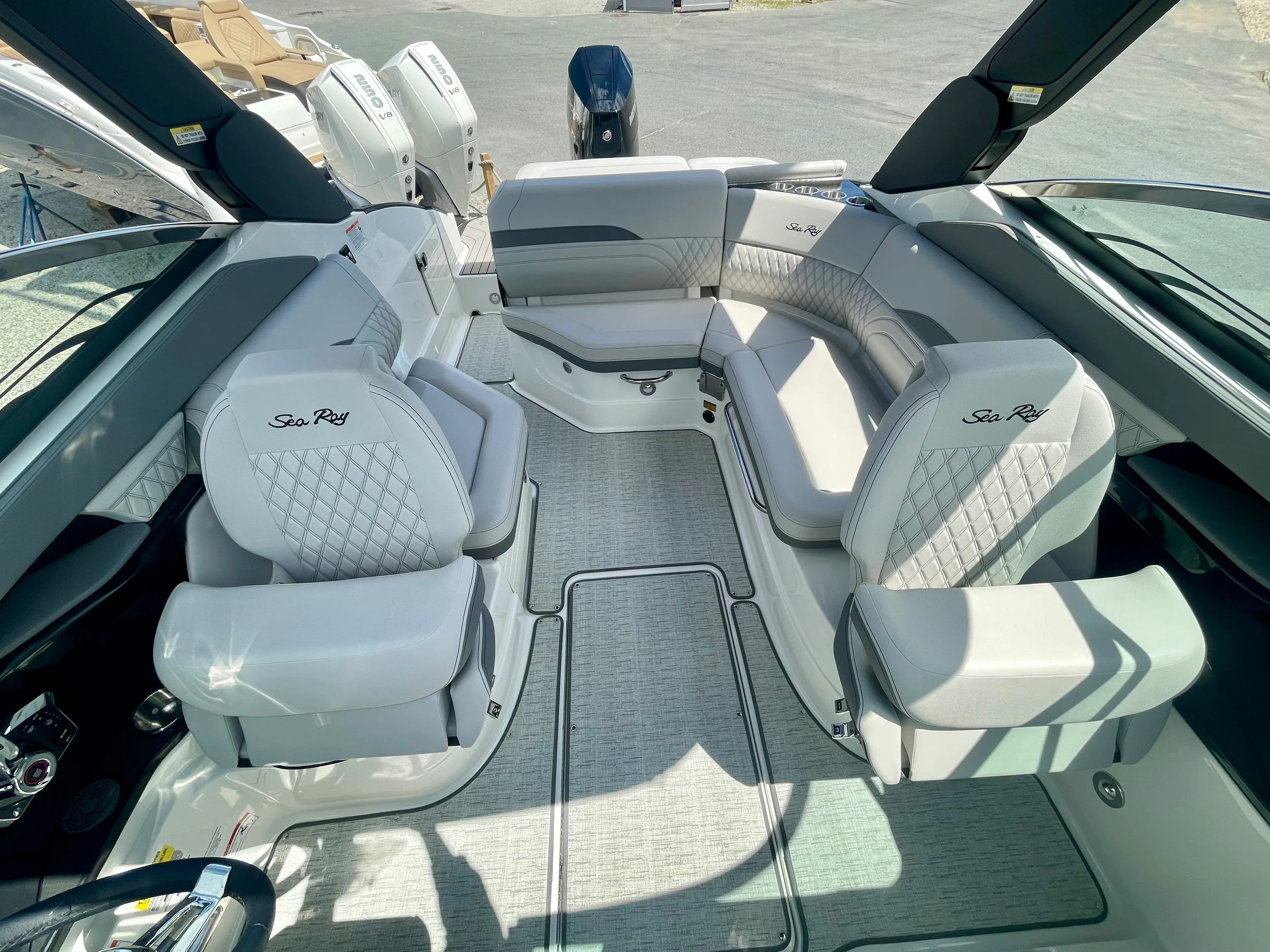 2026 Sea Ray SLX 260 Outboard Image Thumbnail #18