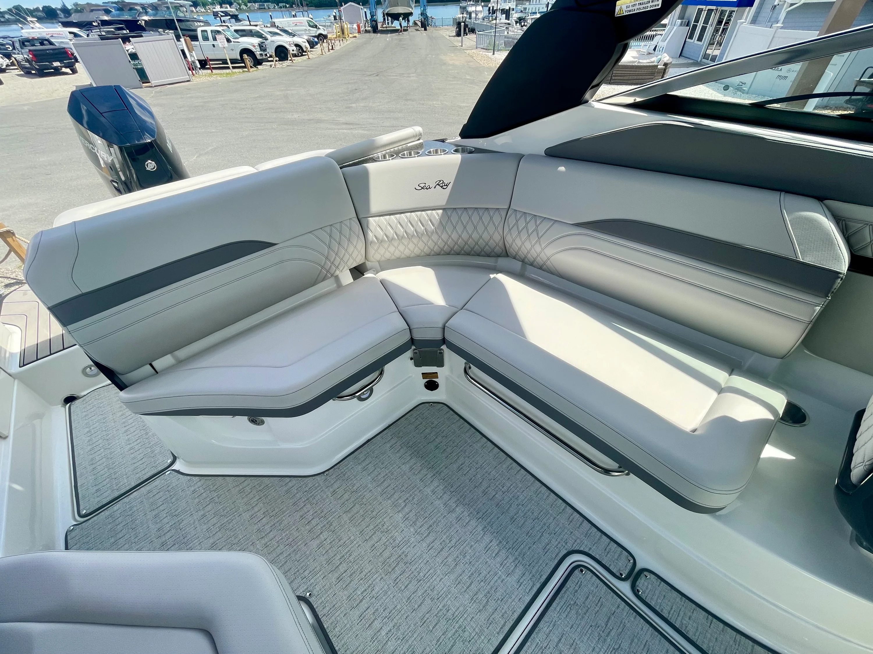 2026 Sea Ray SLX 260 Outboard Image Thumbnail #6